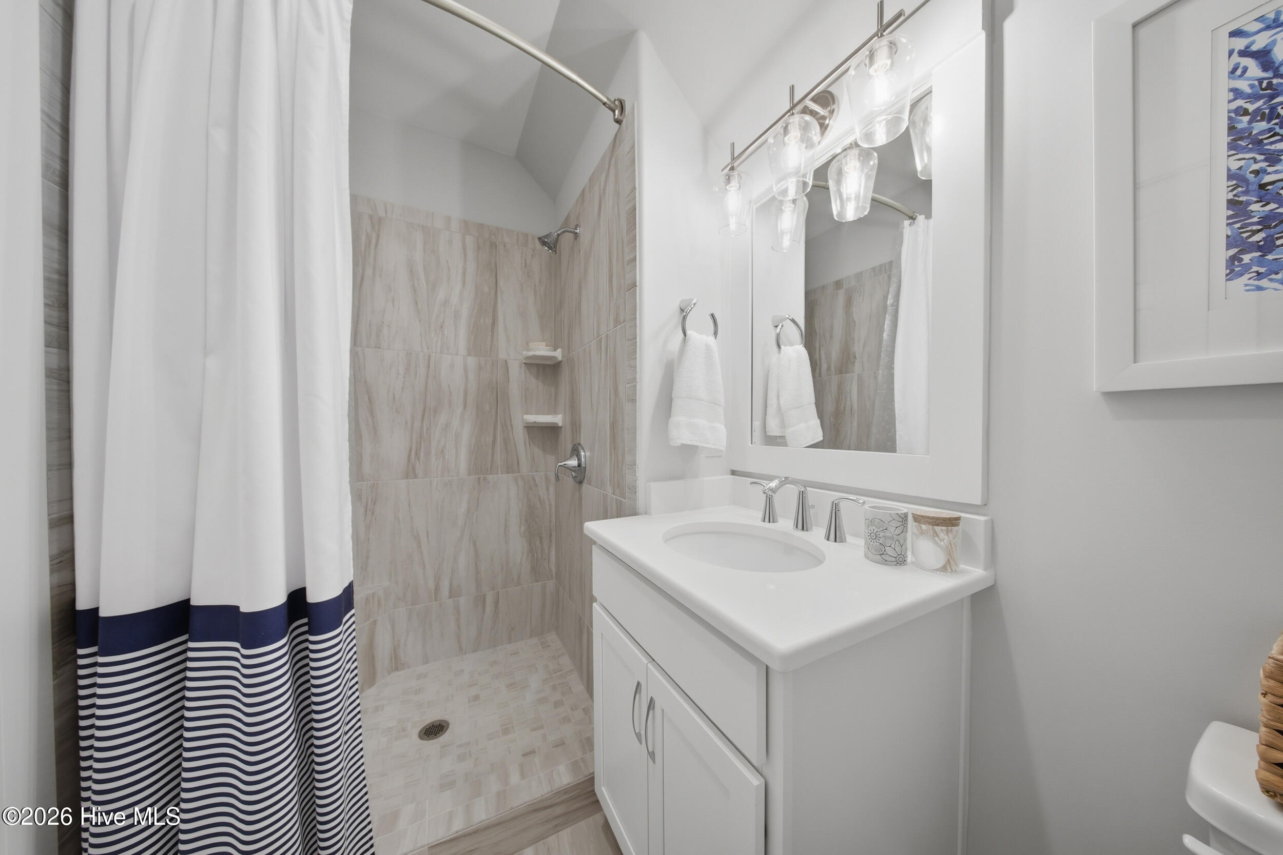 100567484 | Photo 48