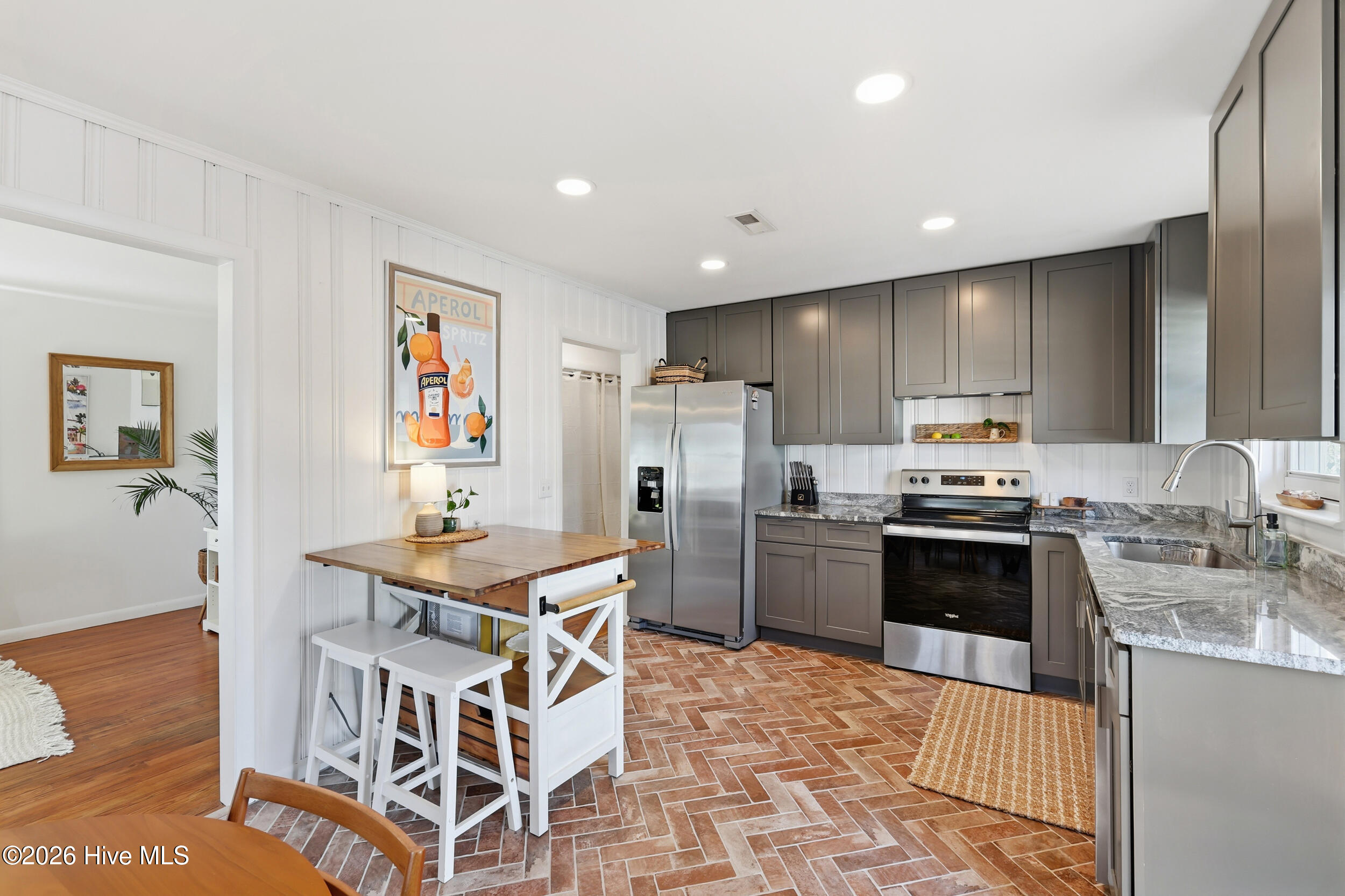 100547874 | Photo 11