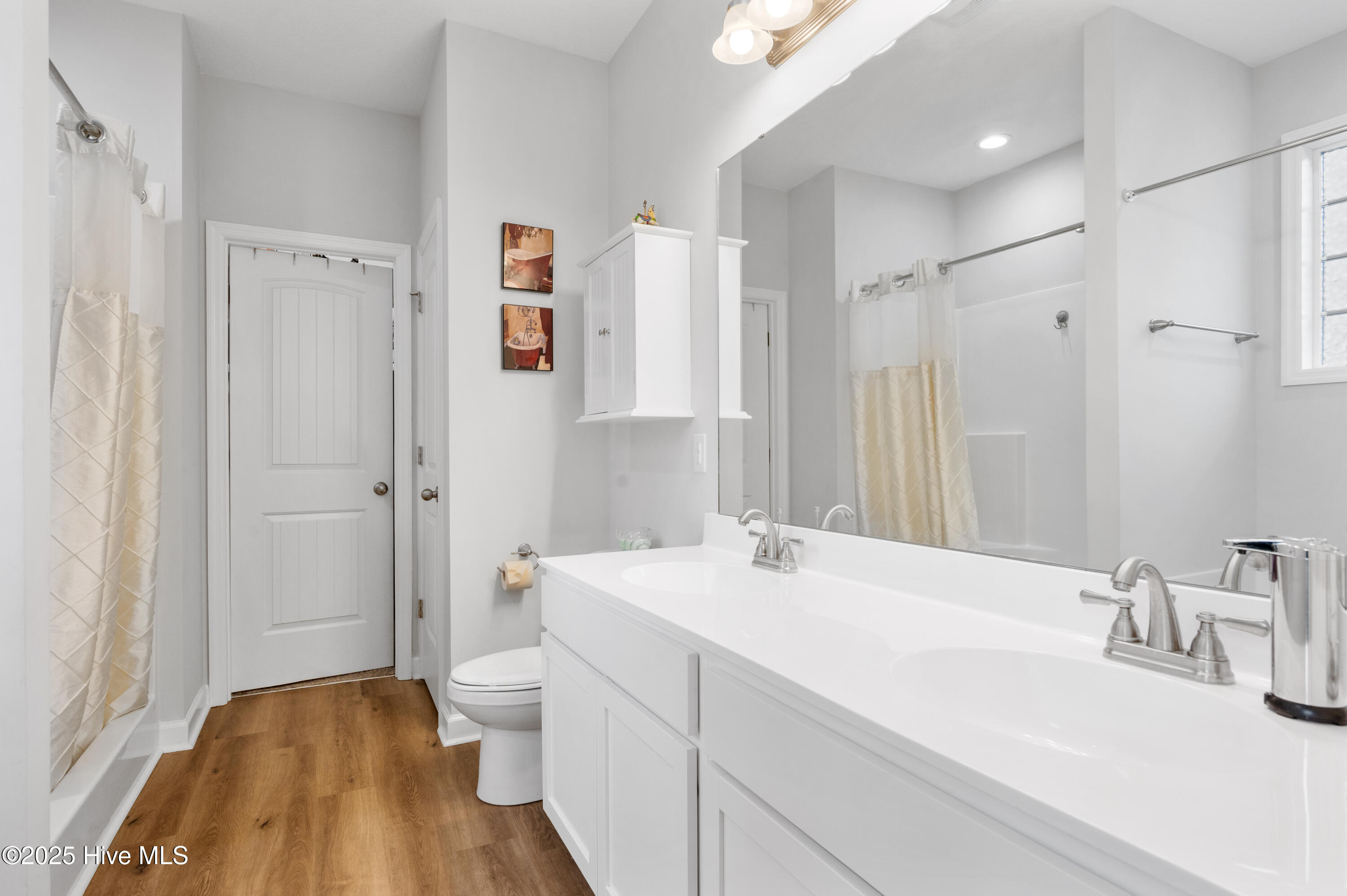 100527902 | Photo 43