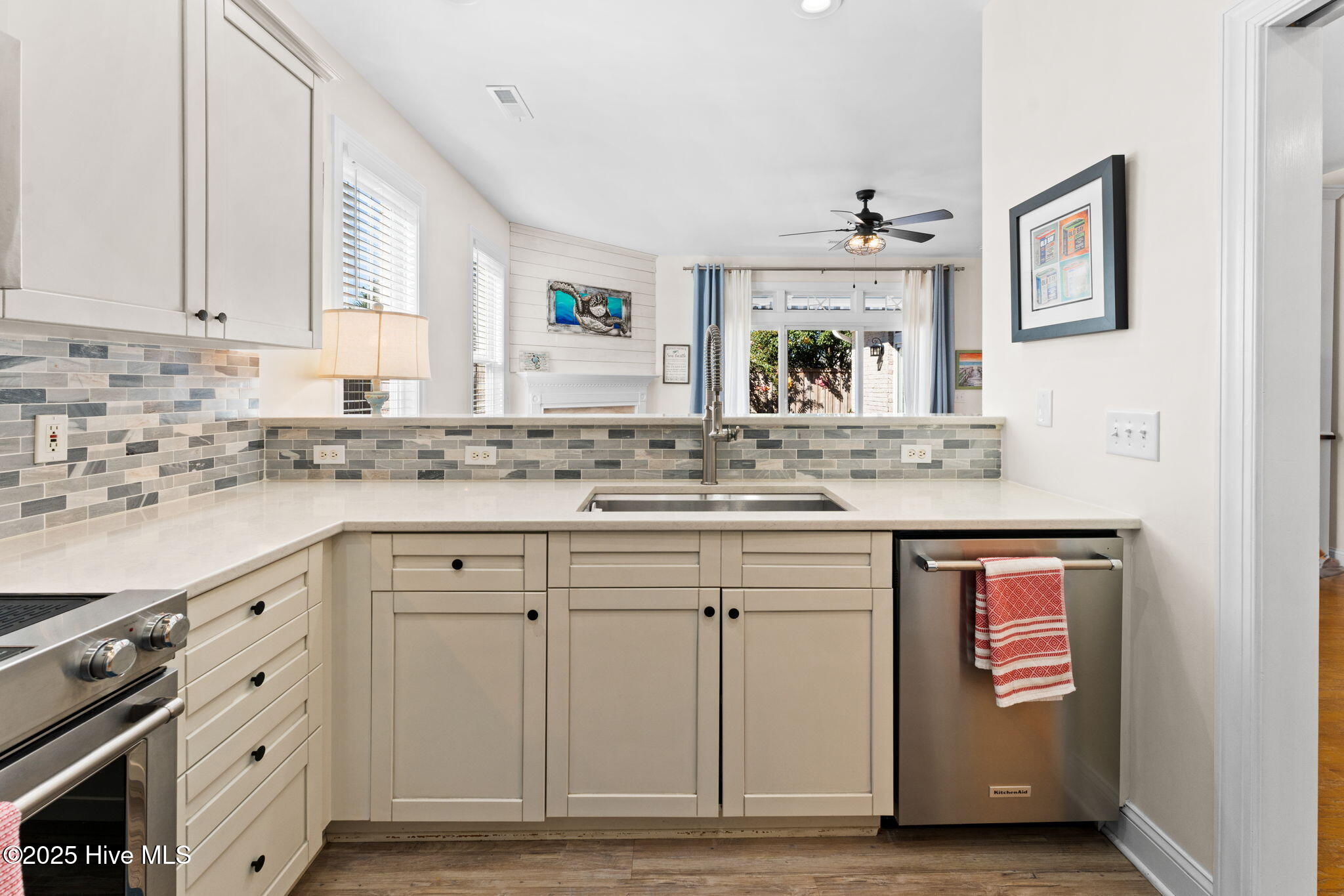 100528082 | Photo 10