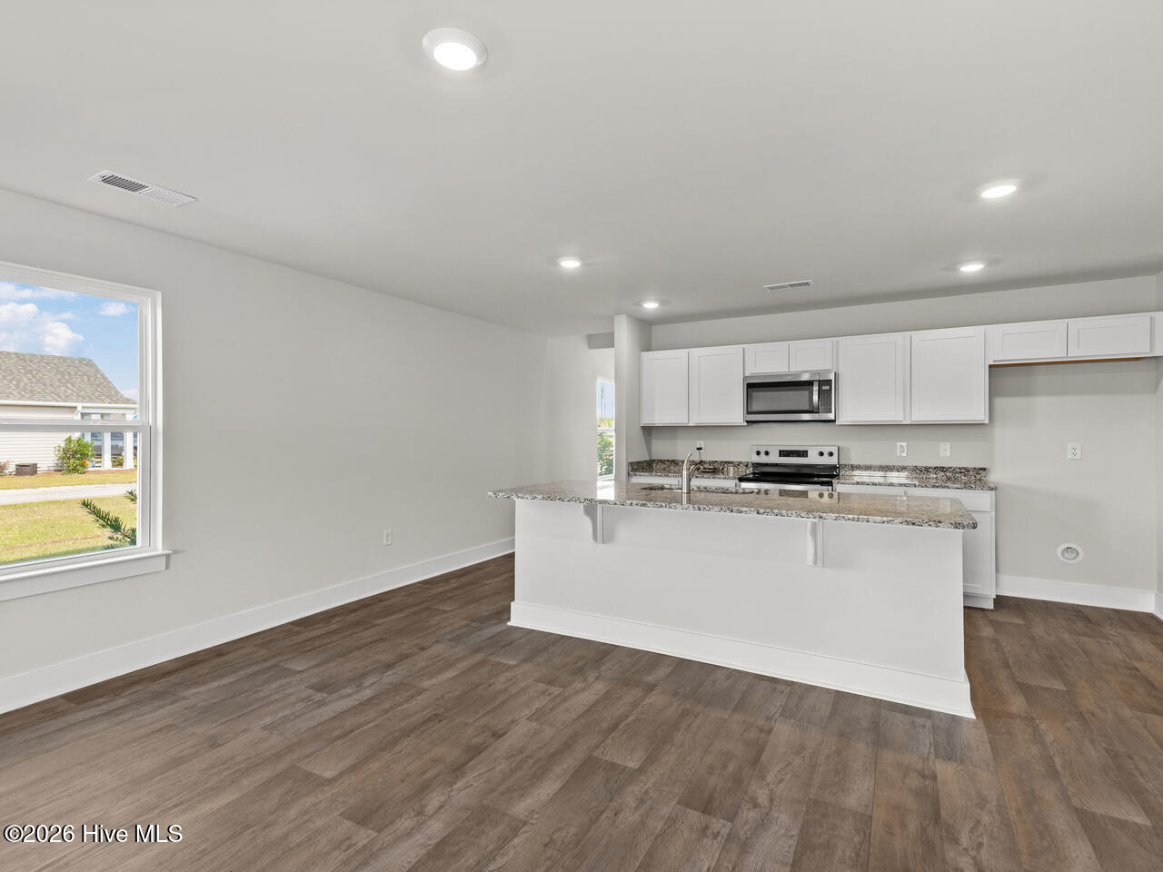 100545600 | Photo 10