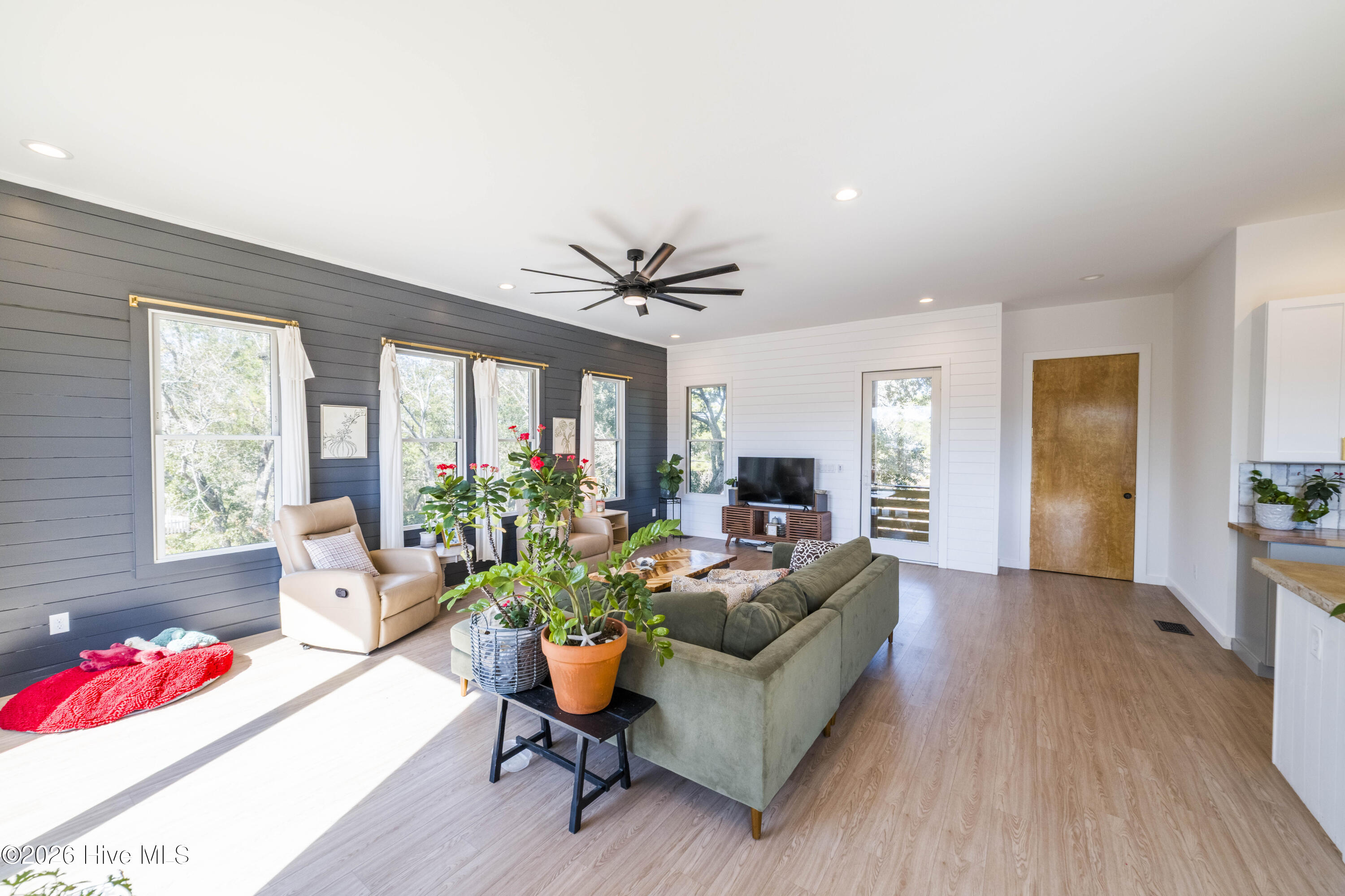 100554850 | Photo 59