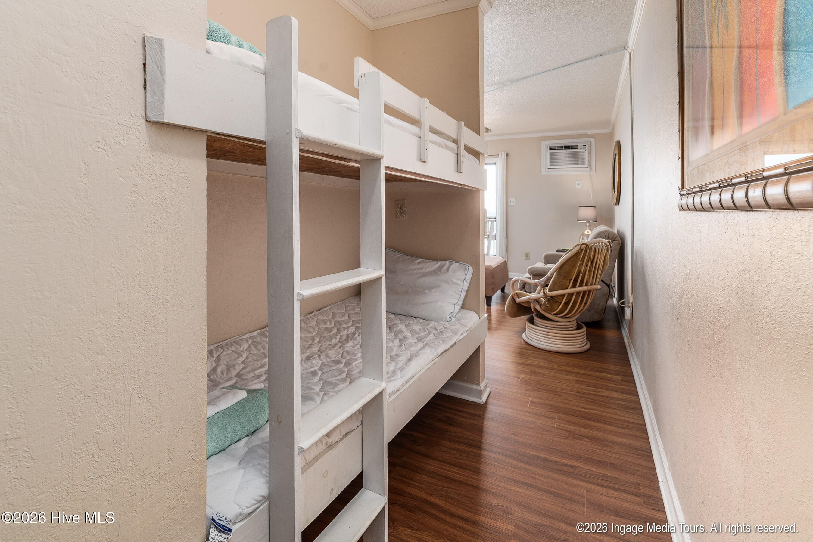 100548603 | Photo 21