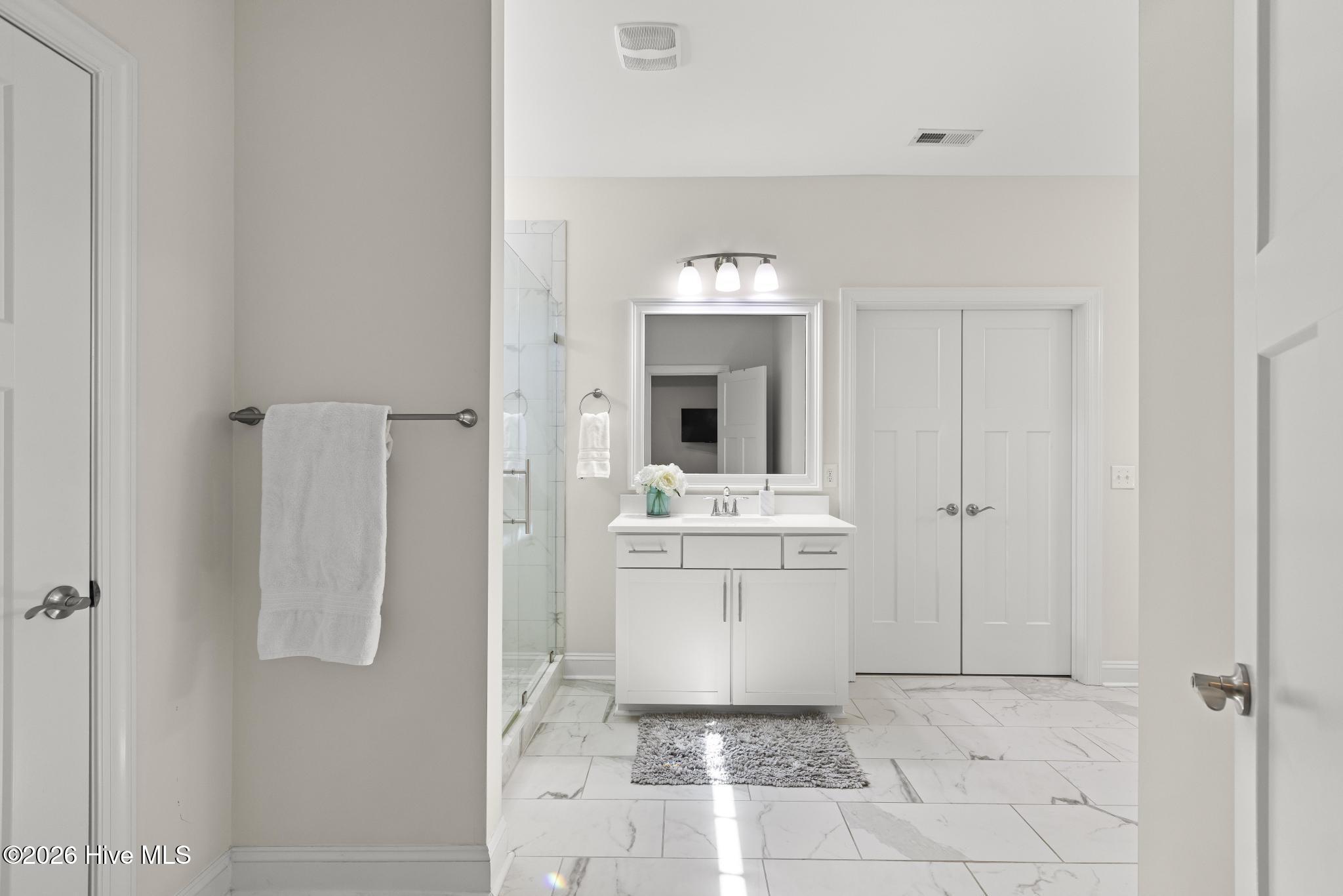 100549977 | Photo 28