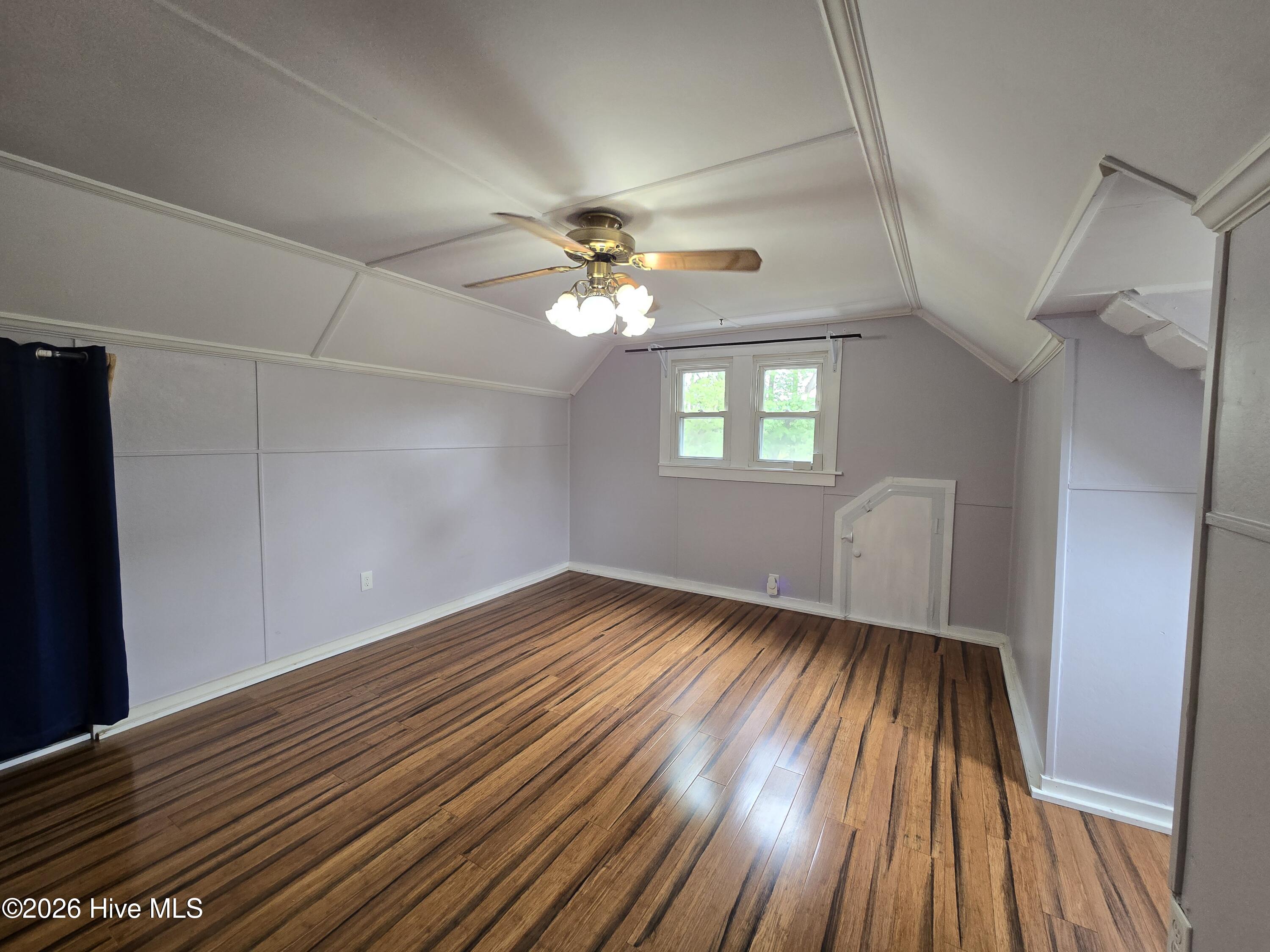 100569910 | Photo 12