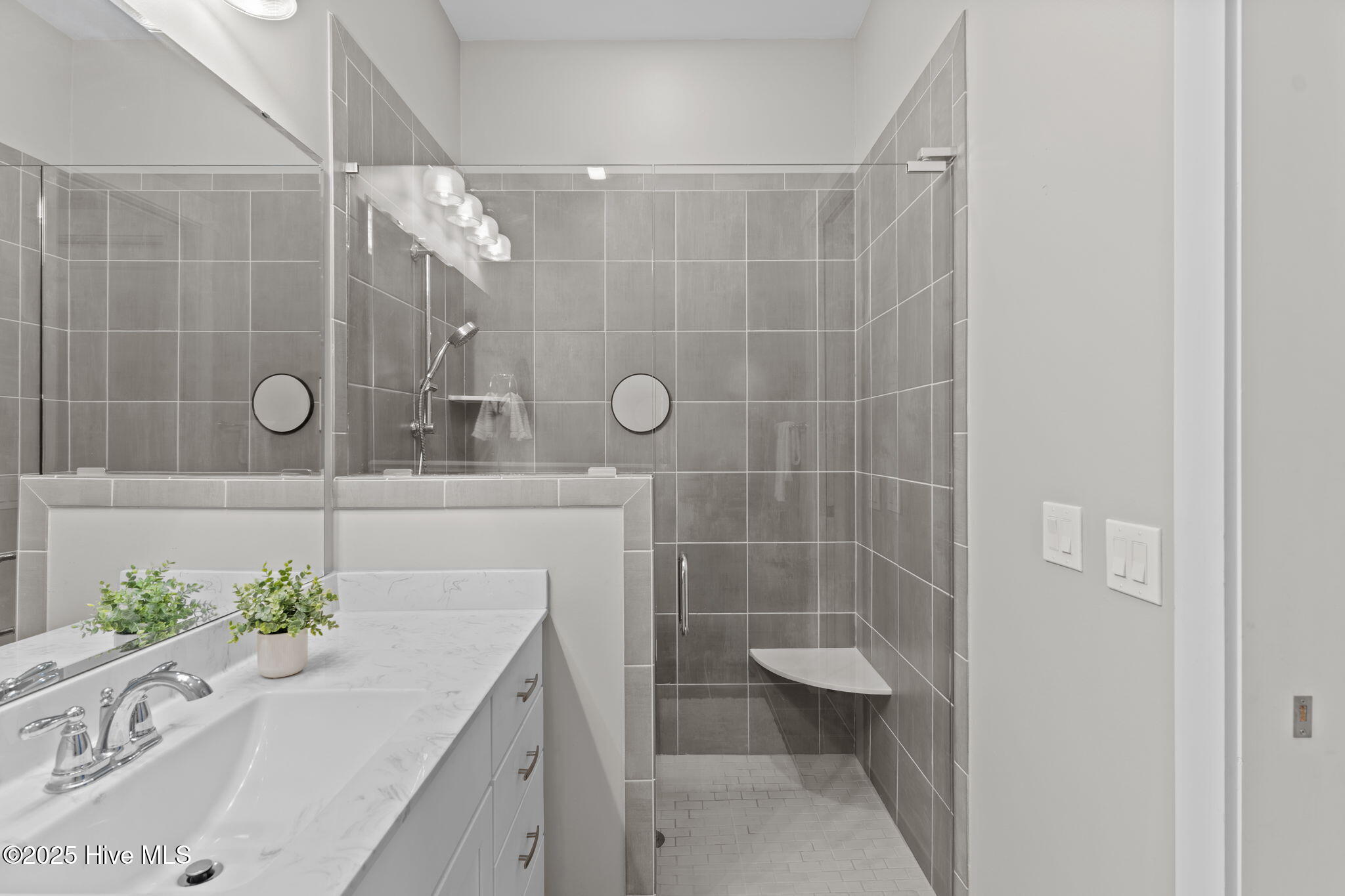 100543131 | Photo 27