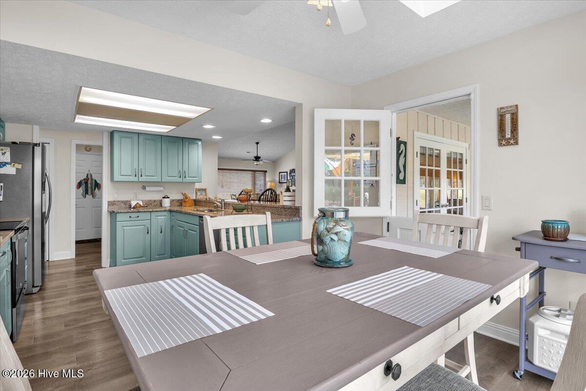 100563011 | Photo 26