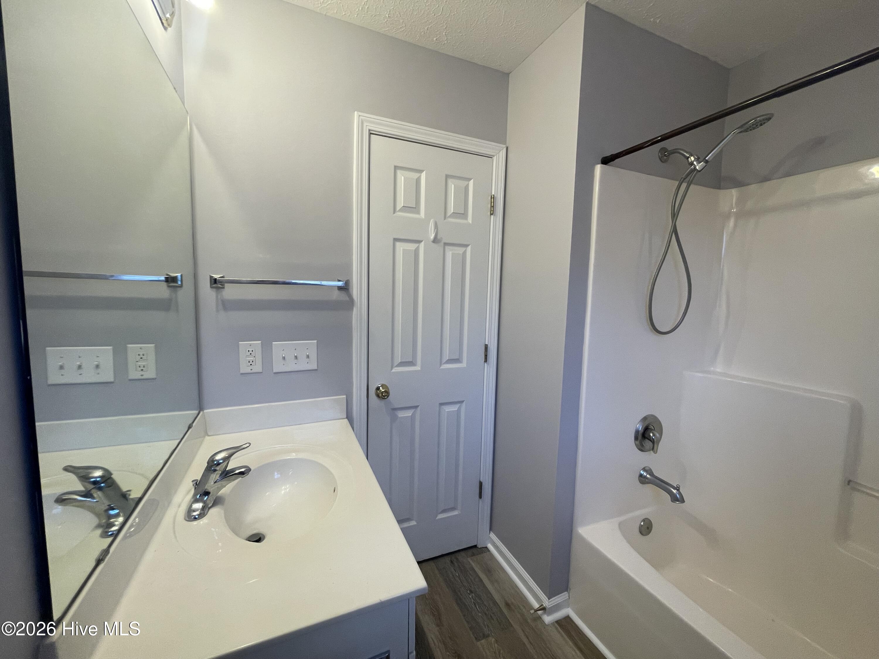 100548174 | Photo 26