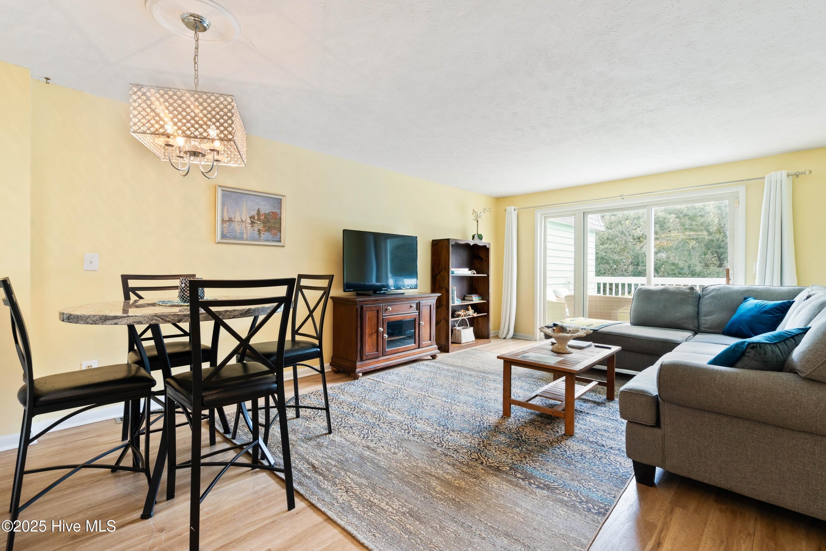 100532800 | Photo 22