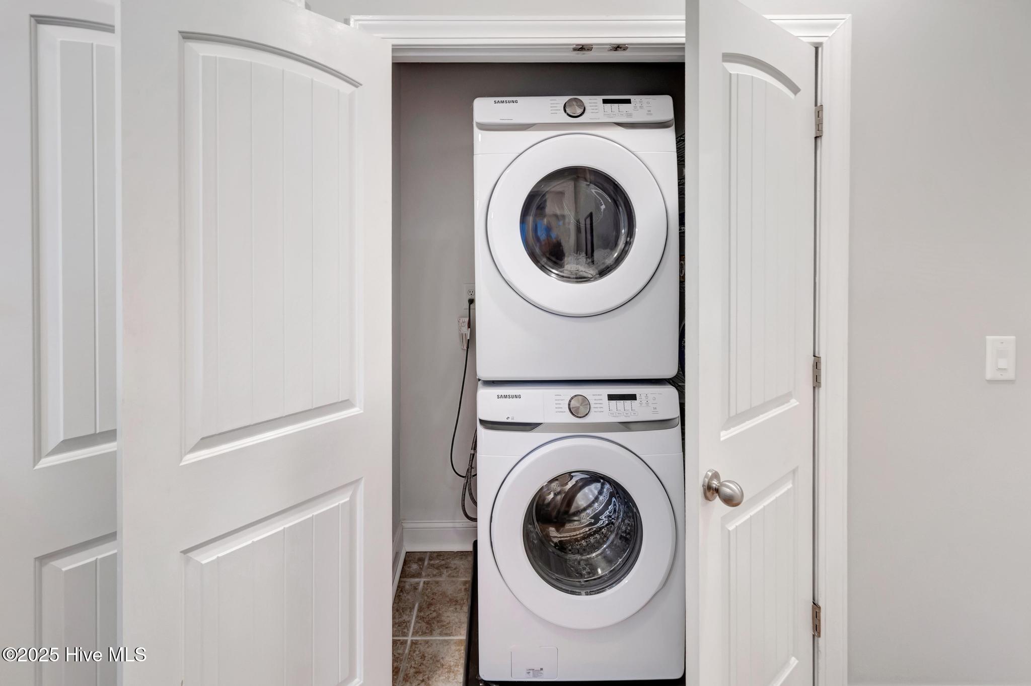 100534929 | Photo 40