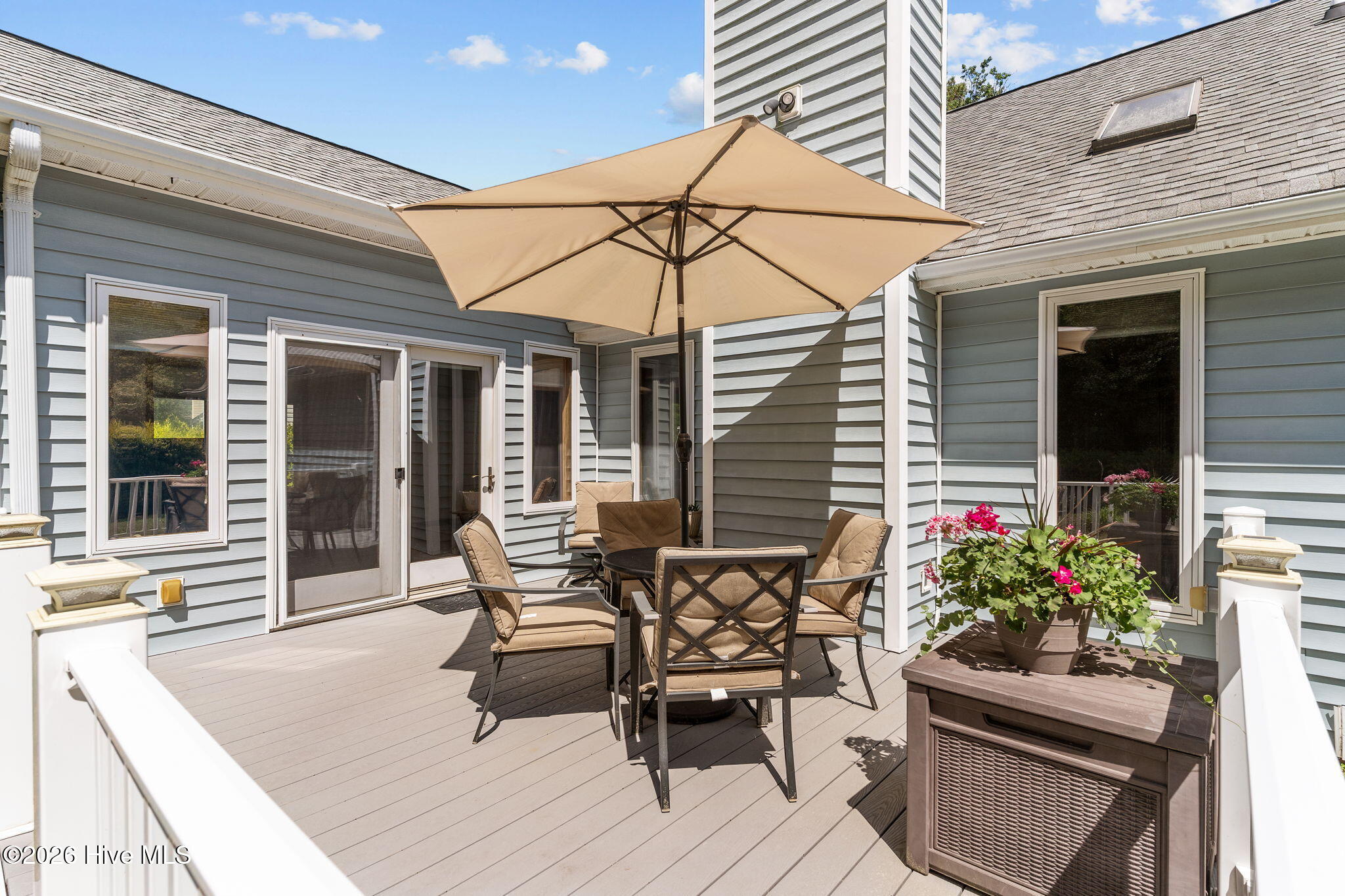 100568995 | Photo 45