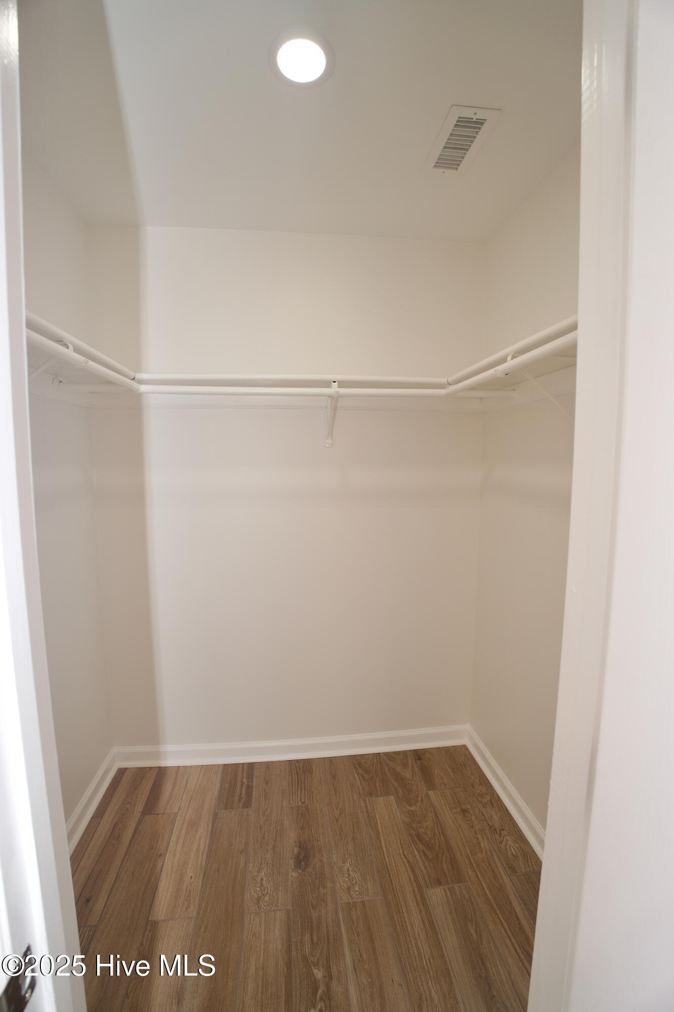 100527332 | Photo 22