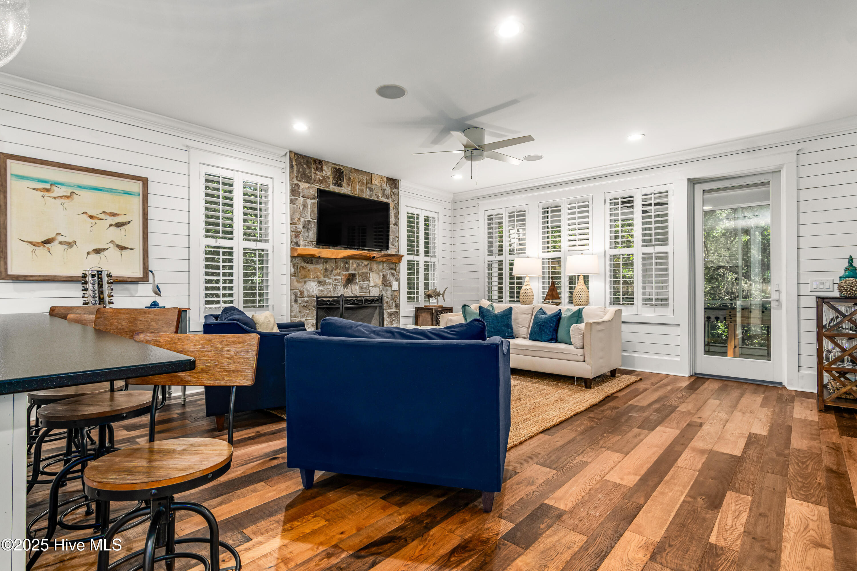 100530236 | Photo 18