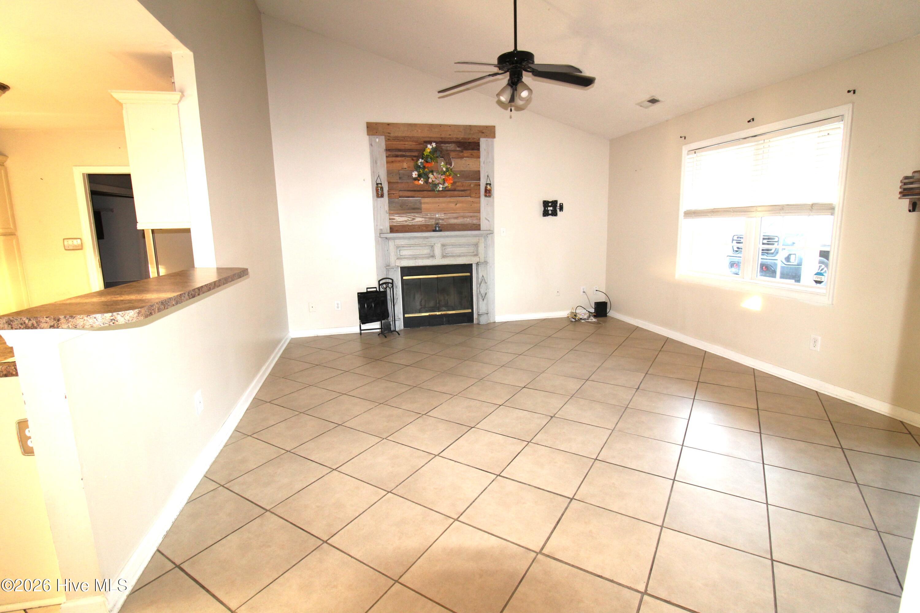 100558935 | Photo 10