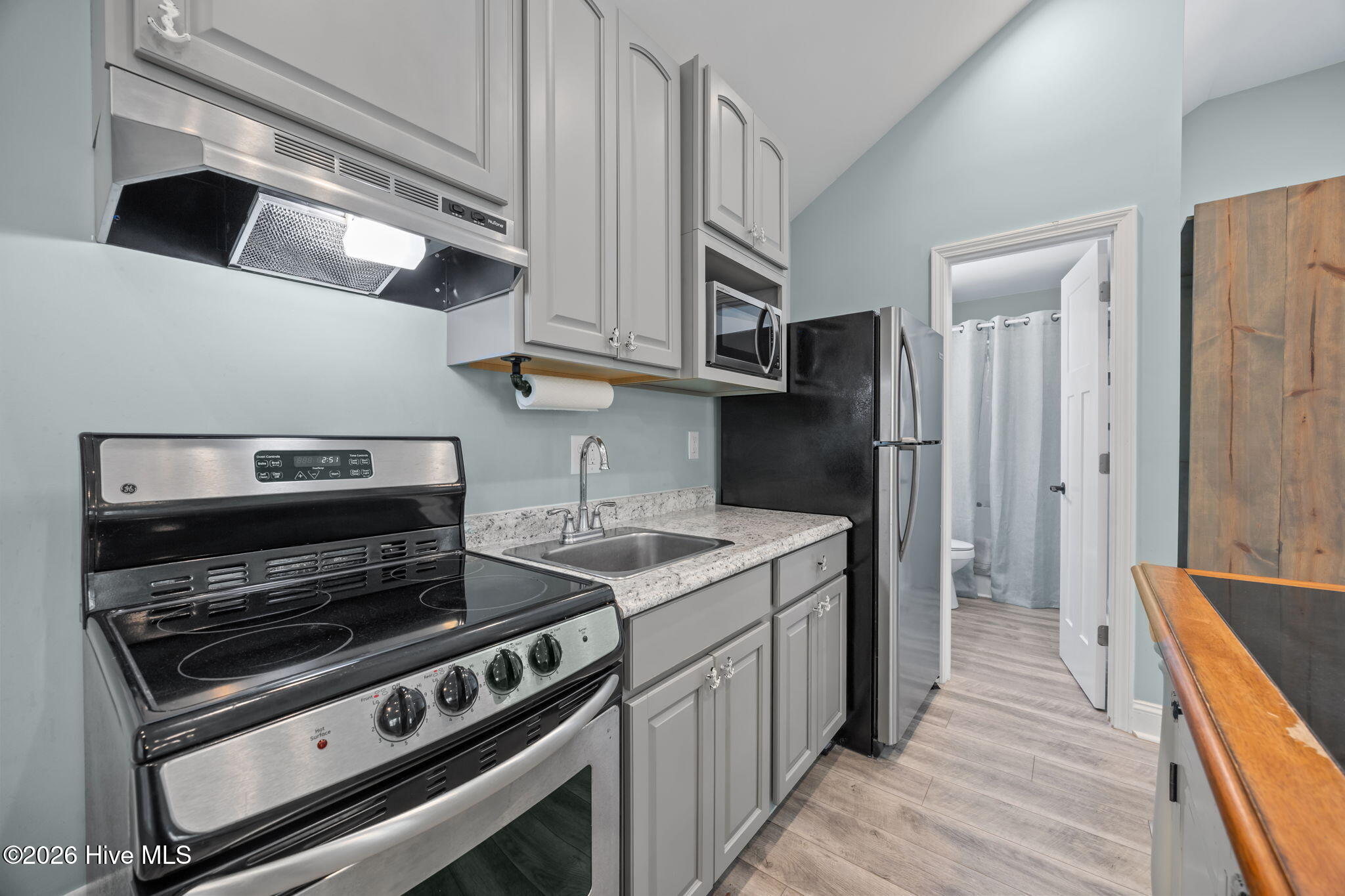 100561792 | Photo 28