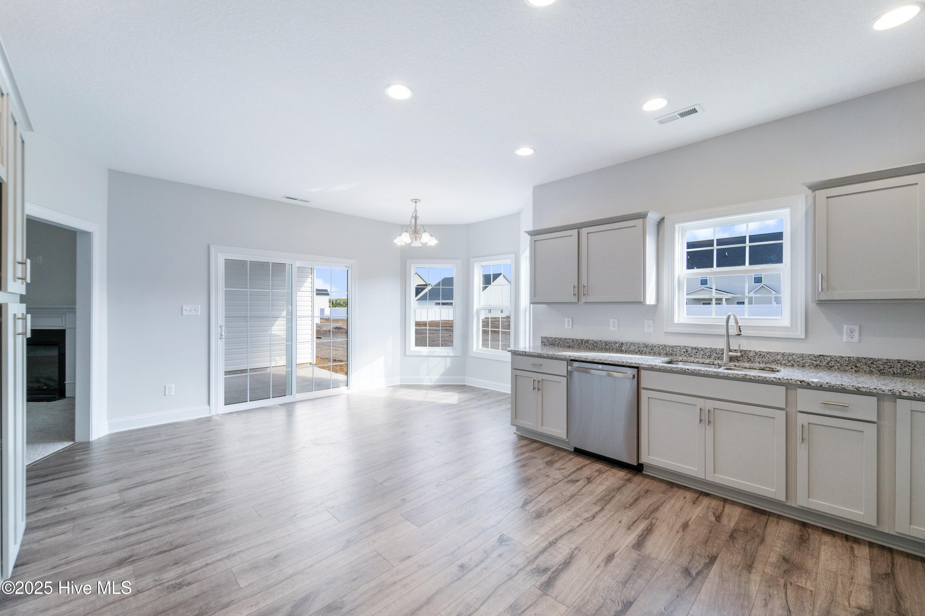 100525564 | Photo 13