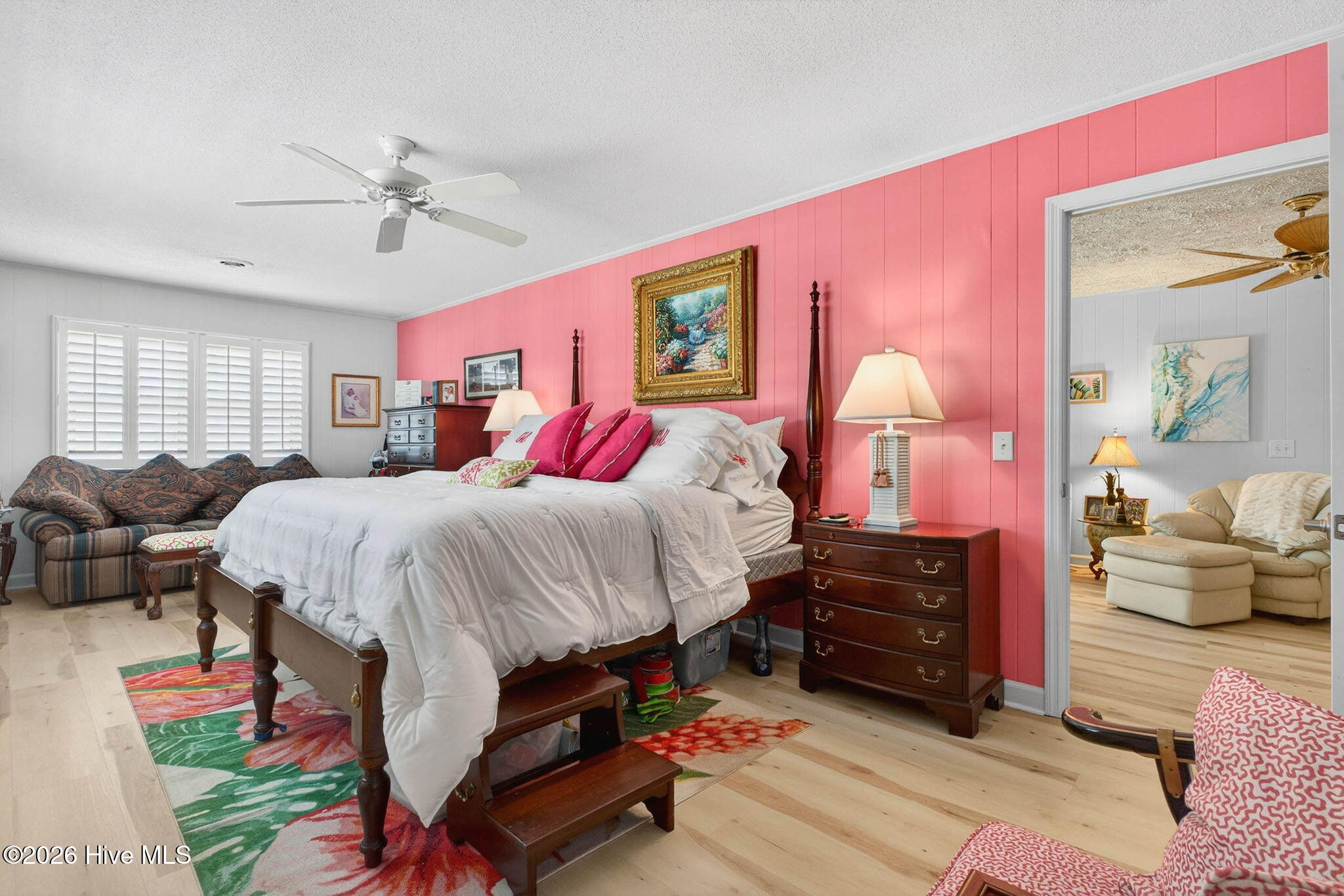 100560739 | Photo 10