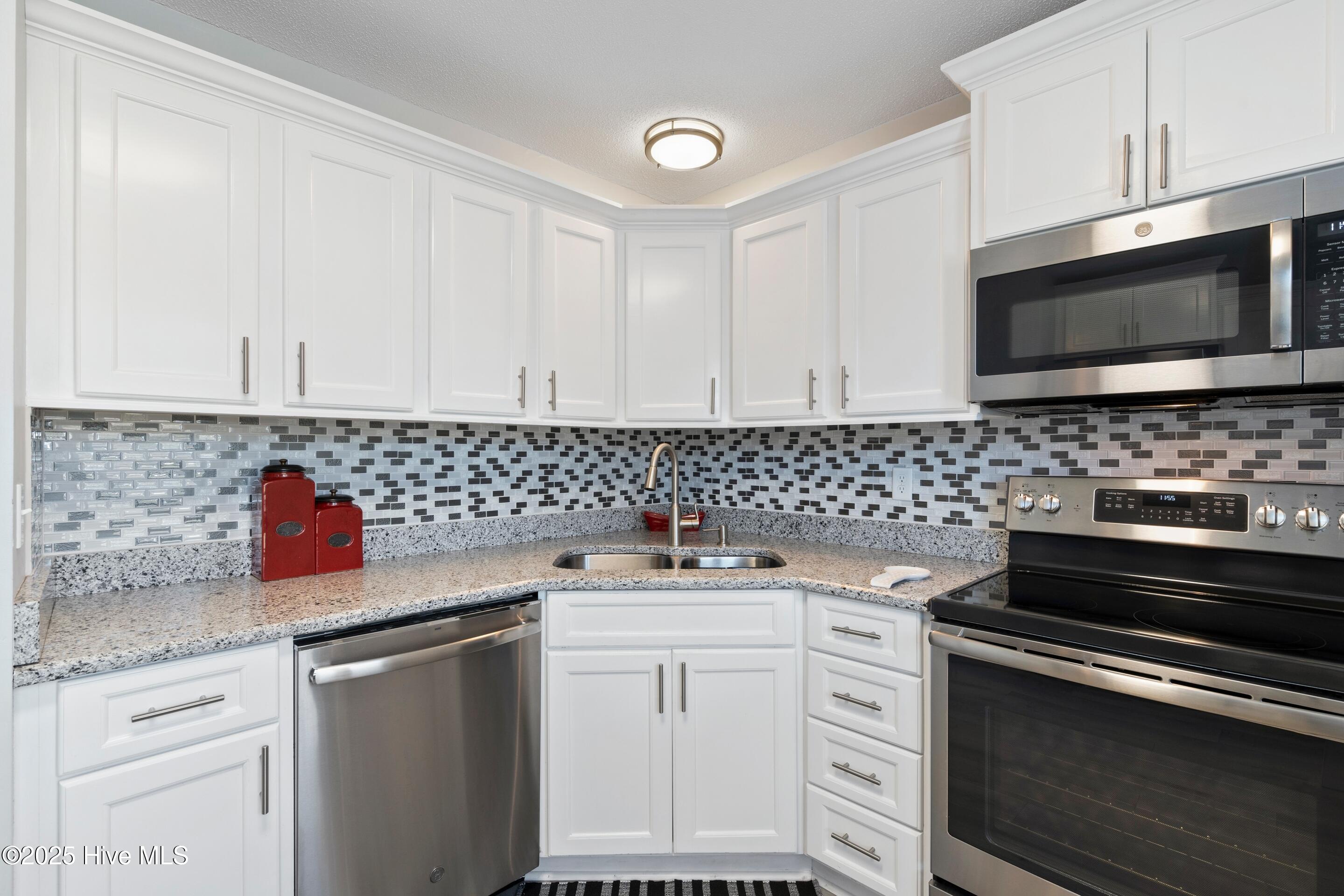 100541347 | Photo 13