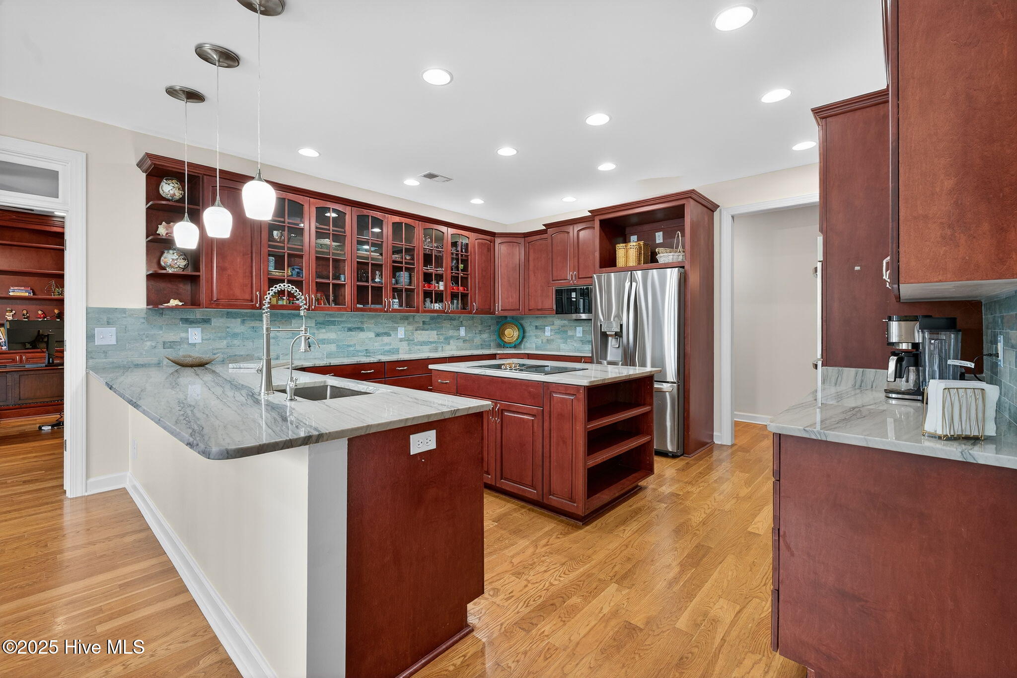 100522503 | Photo 17