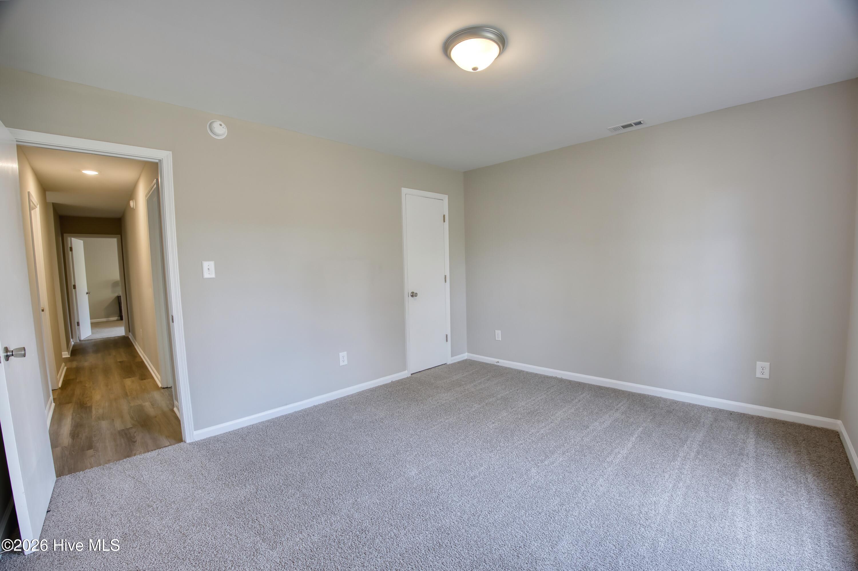 100561992 | Photo 26