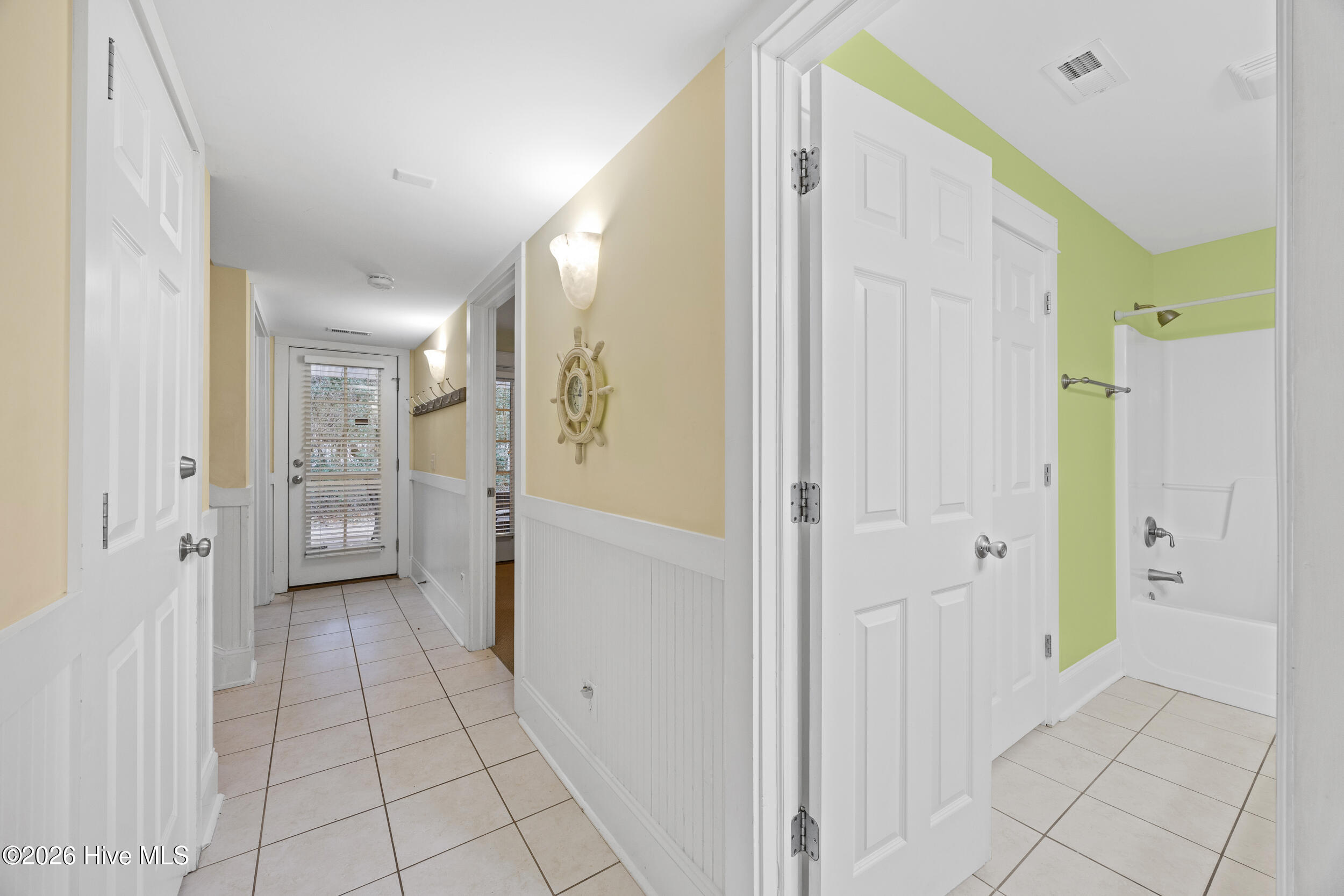 100555680 | Photo 32