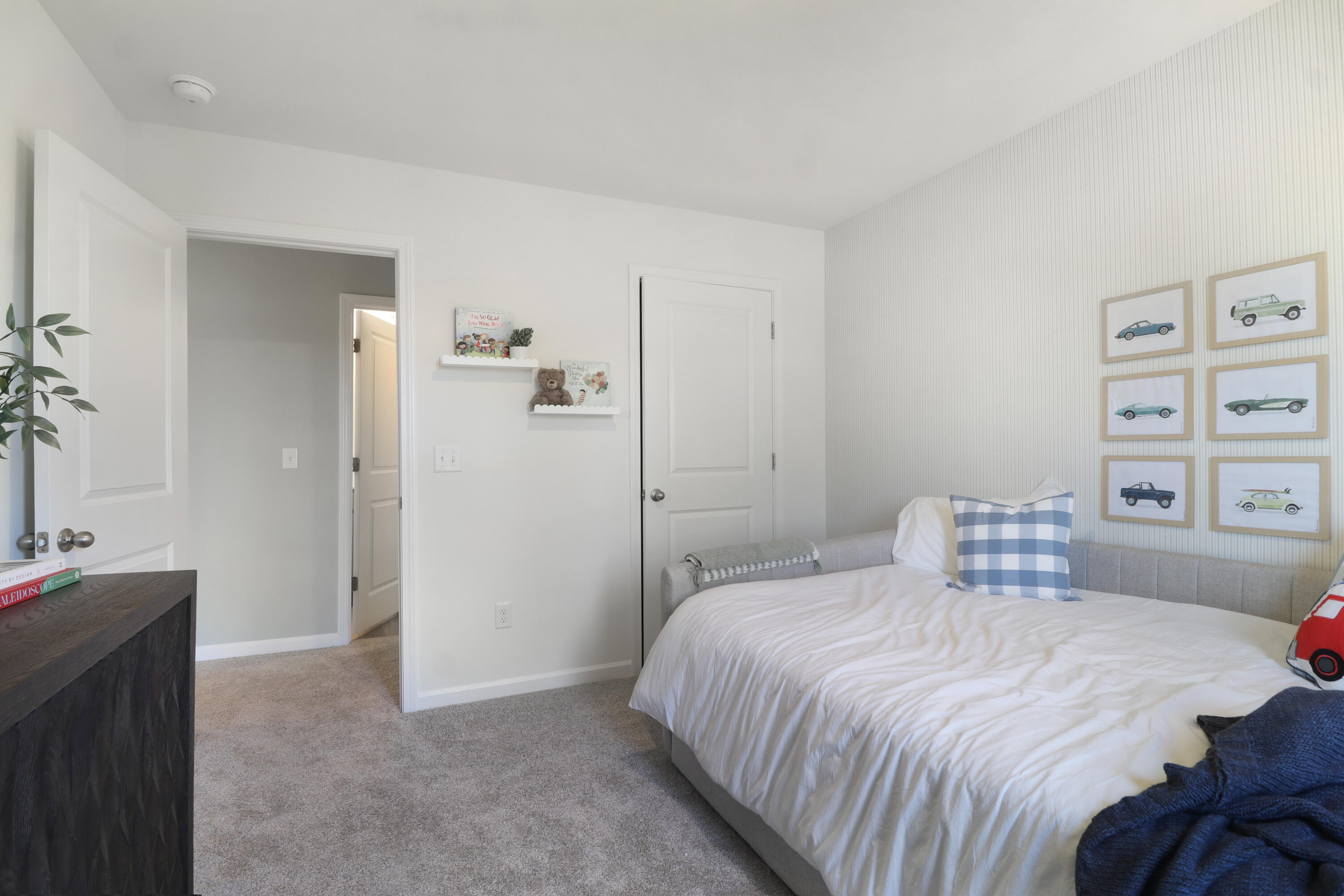 Photo of Model -Options and colors may vary.