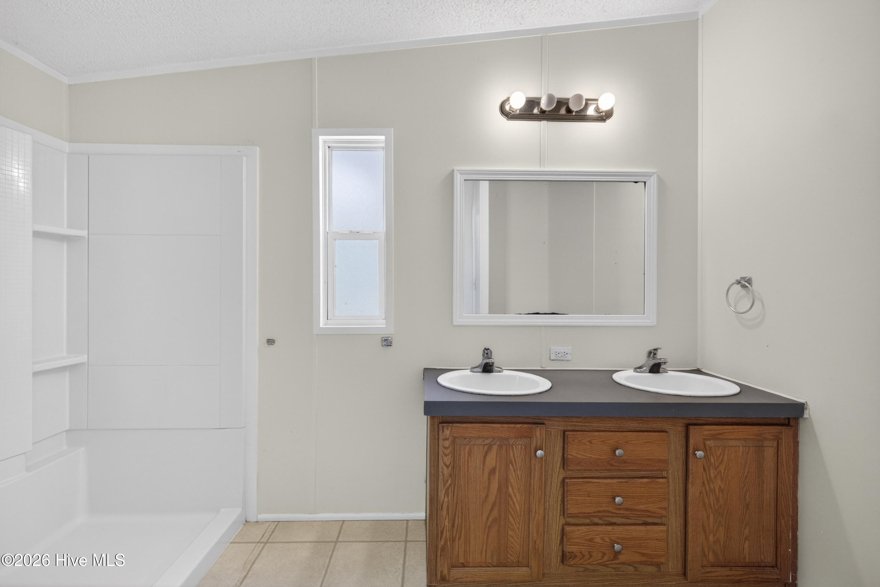 100566383 | Photo 19