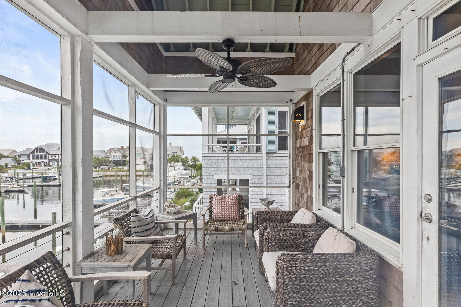 100521307 | Photo 36