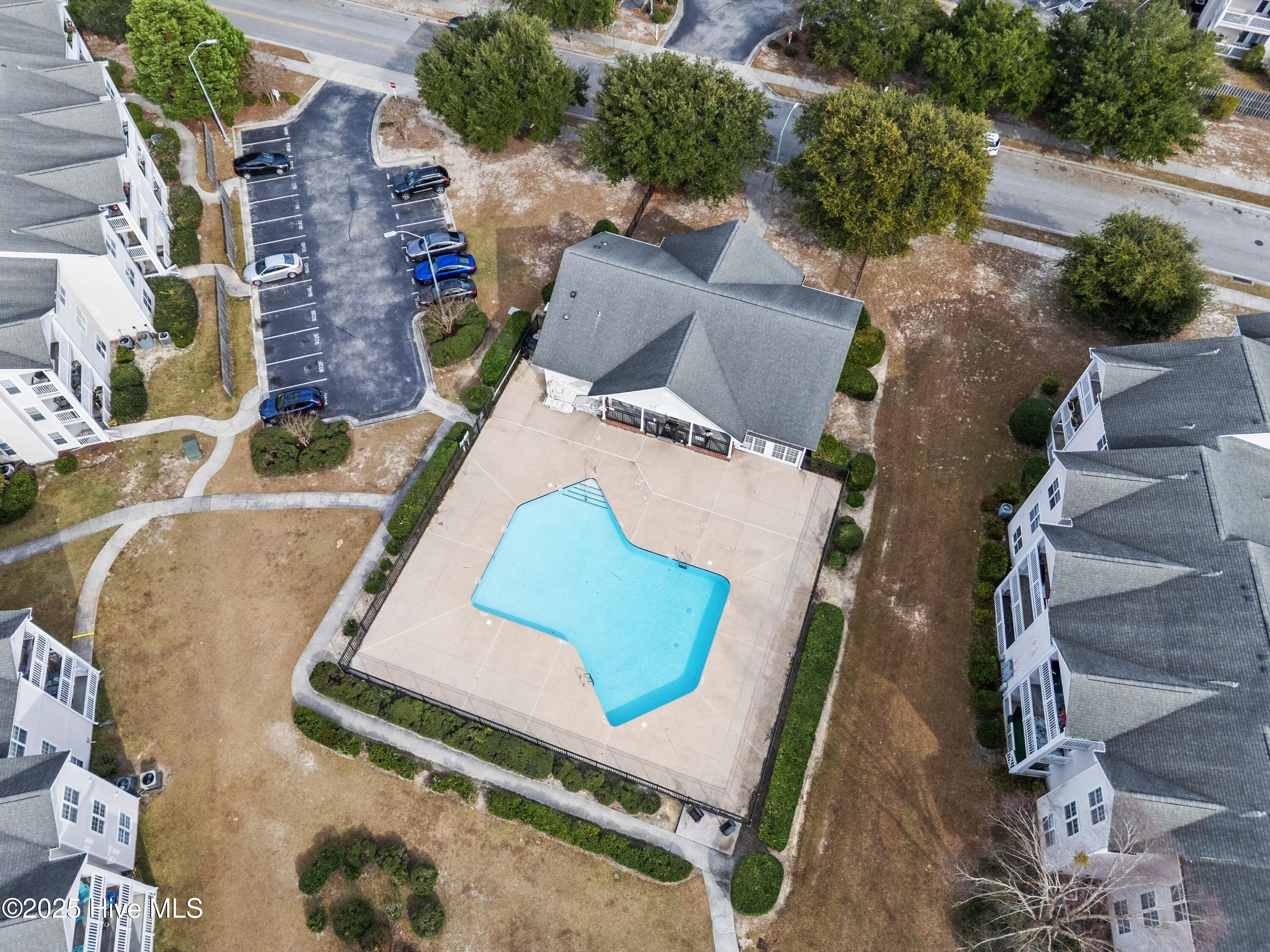 100545961 | Photo 40