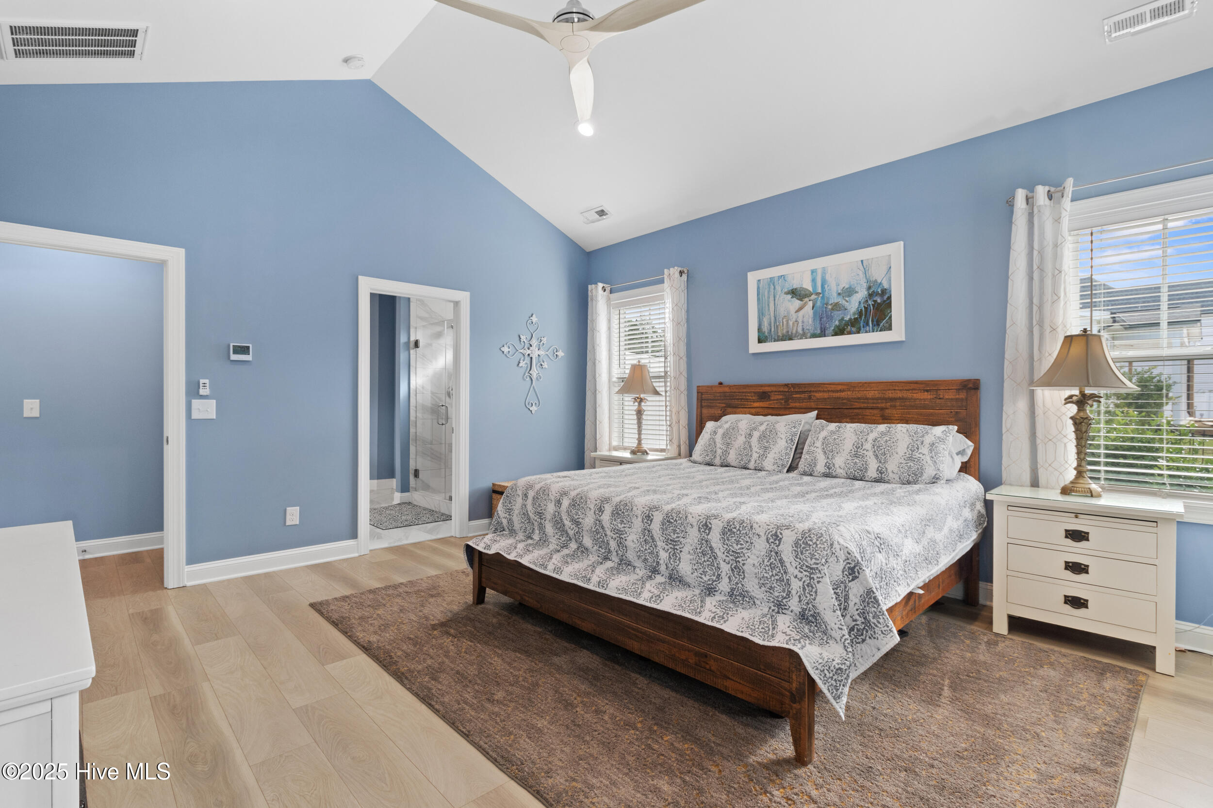 100536261 | Photo 17