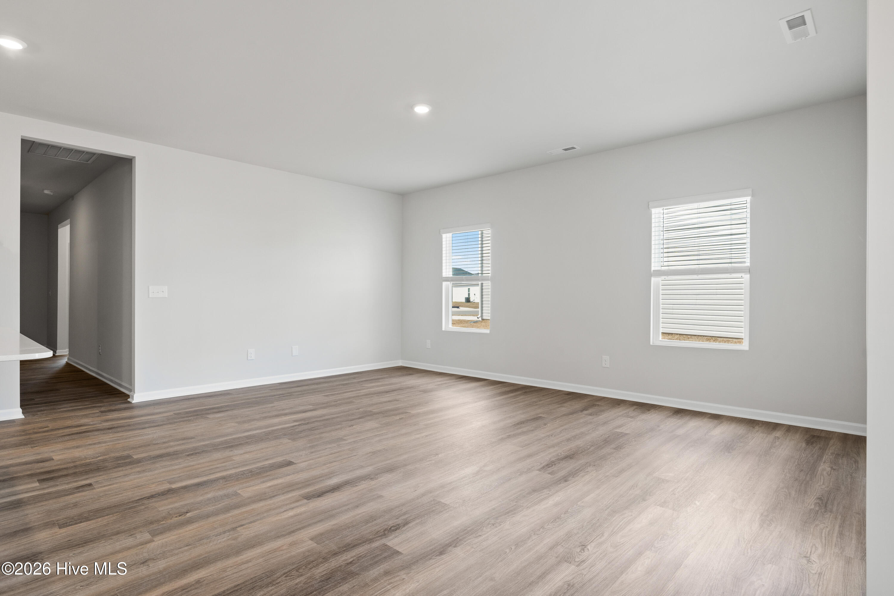 100534400 | Photo 11