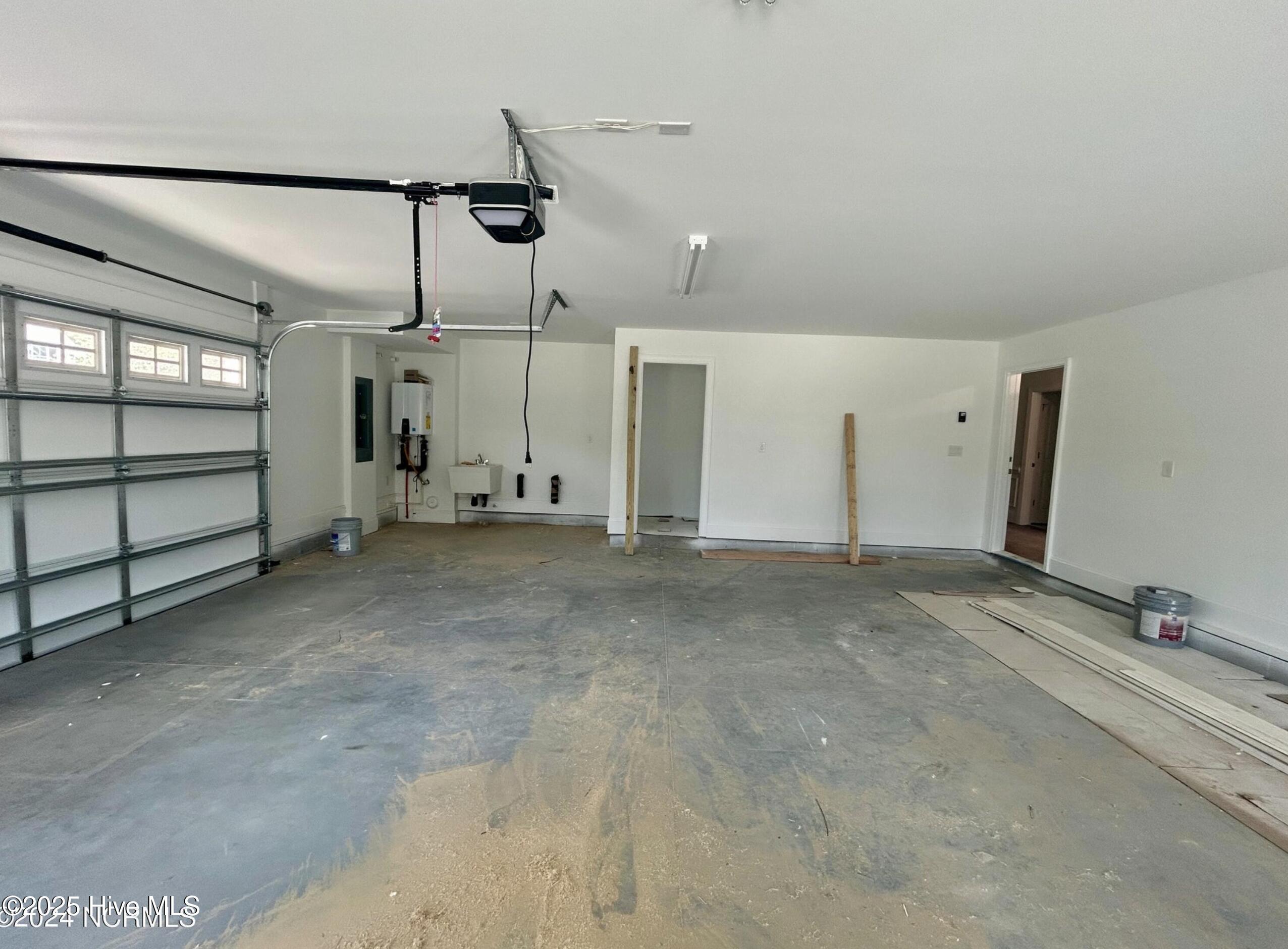 100521701 | Photo 16