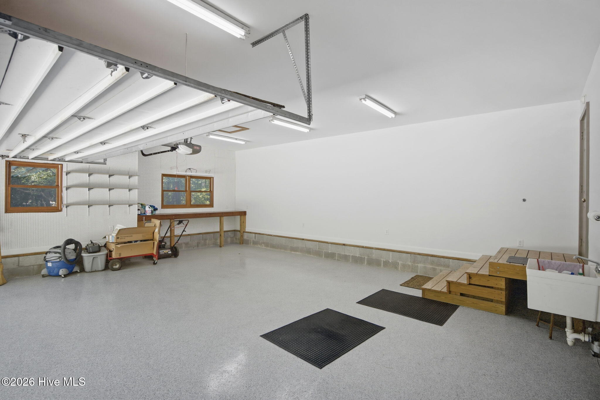 100569469 | Photo 47