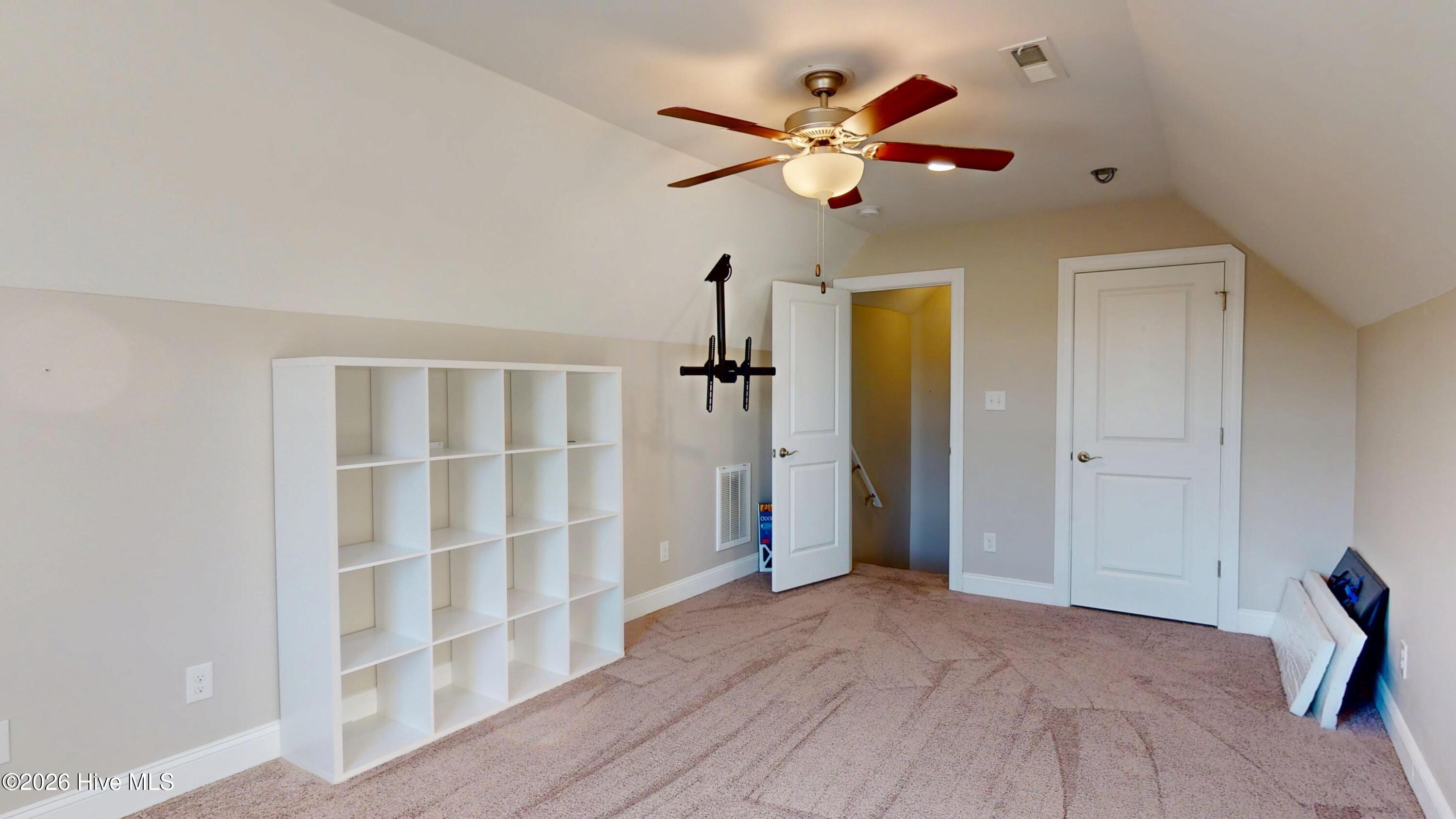 100547102 | Photo 52