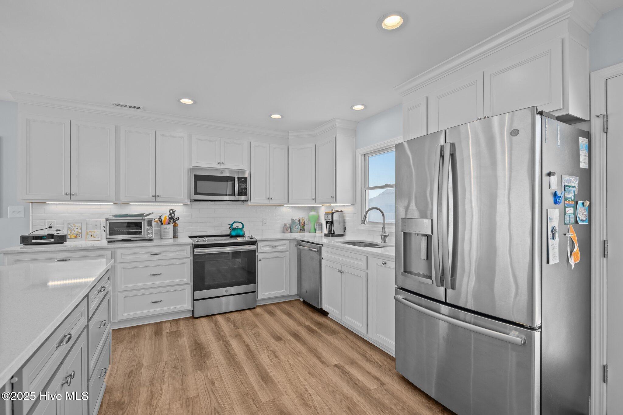 100506049 | Photo 21