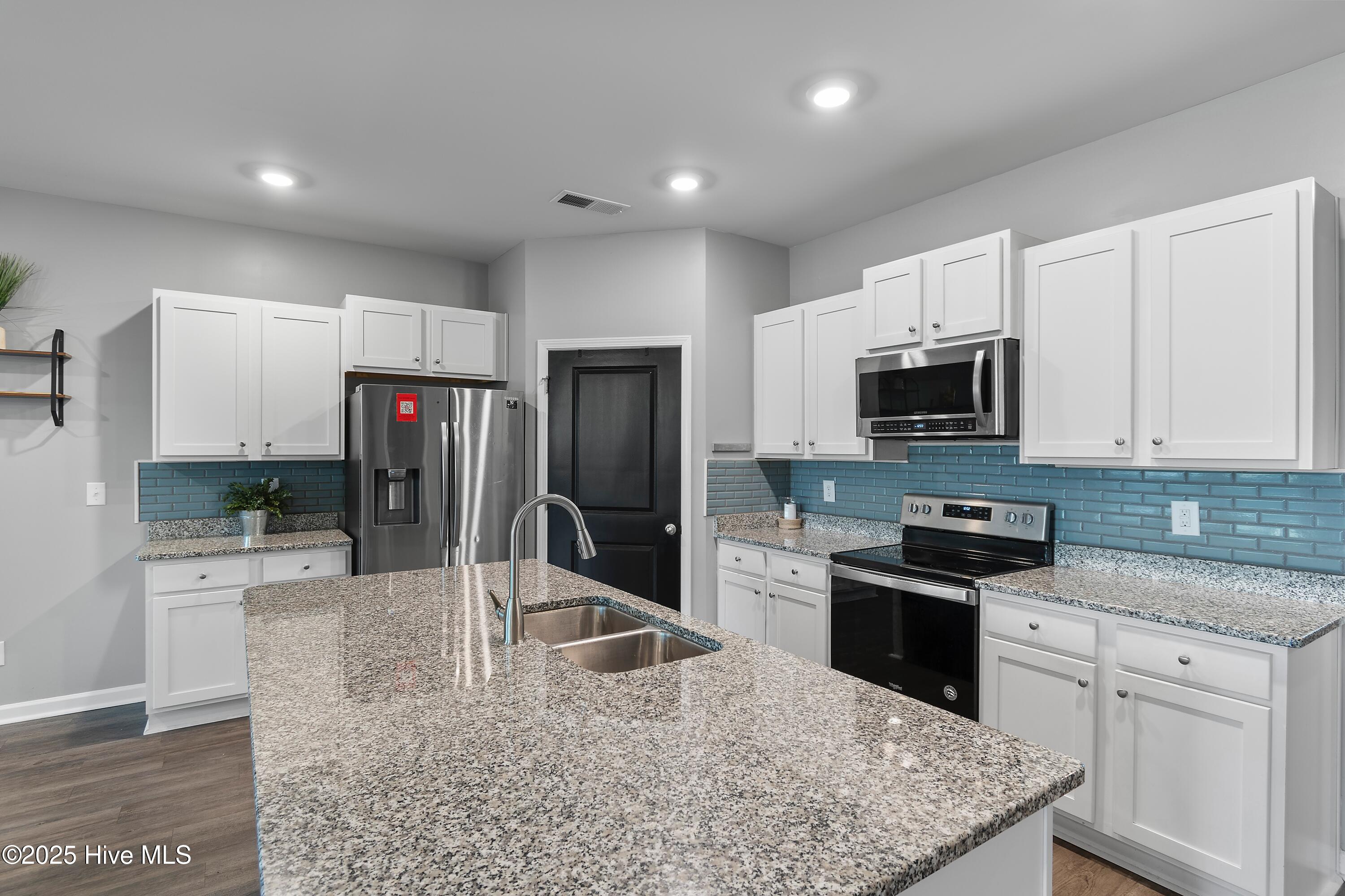 100537510 | Photo 13