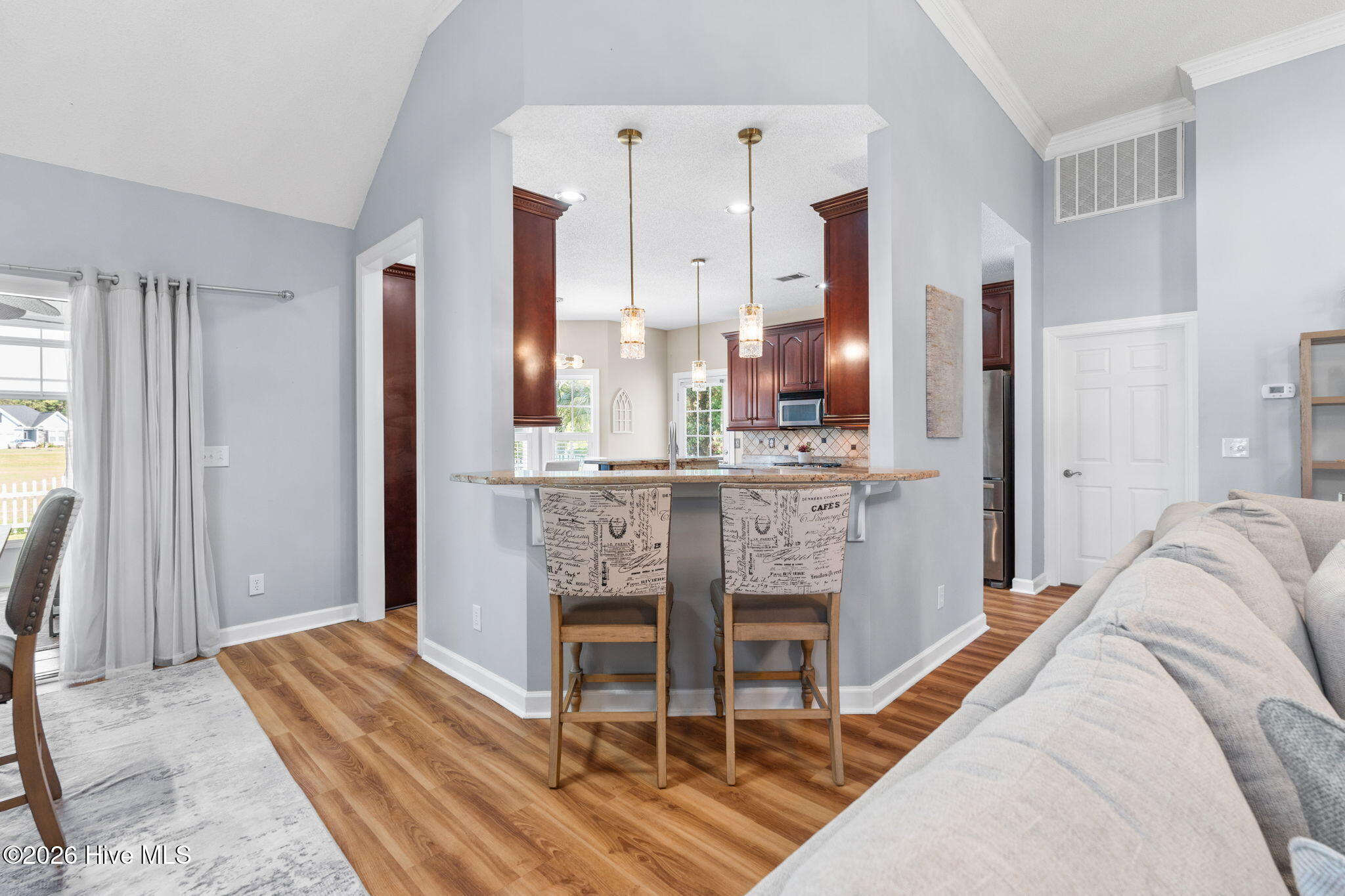 100567256 | Photo 11