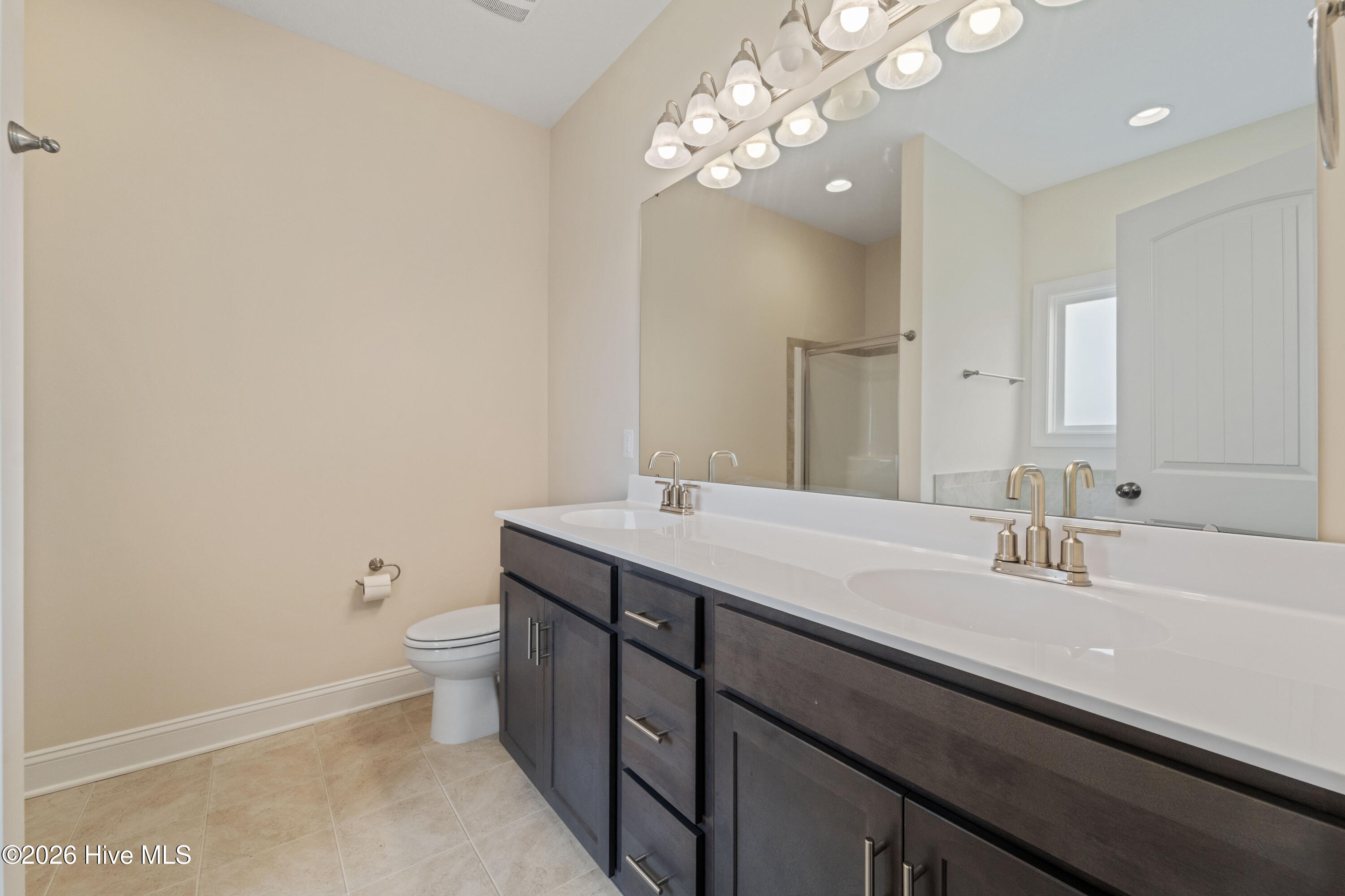 100526959 | Photo 18