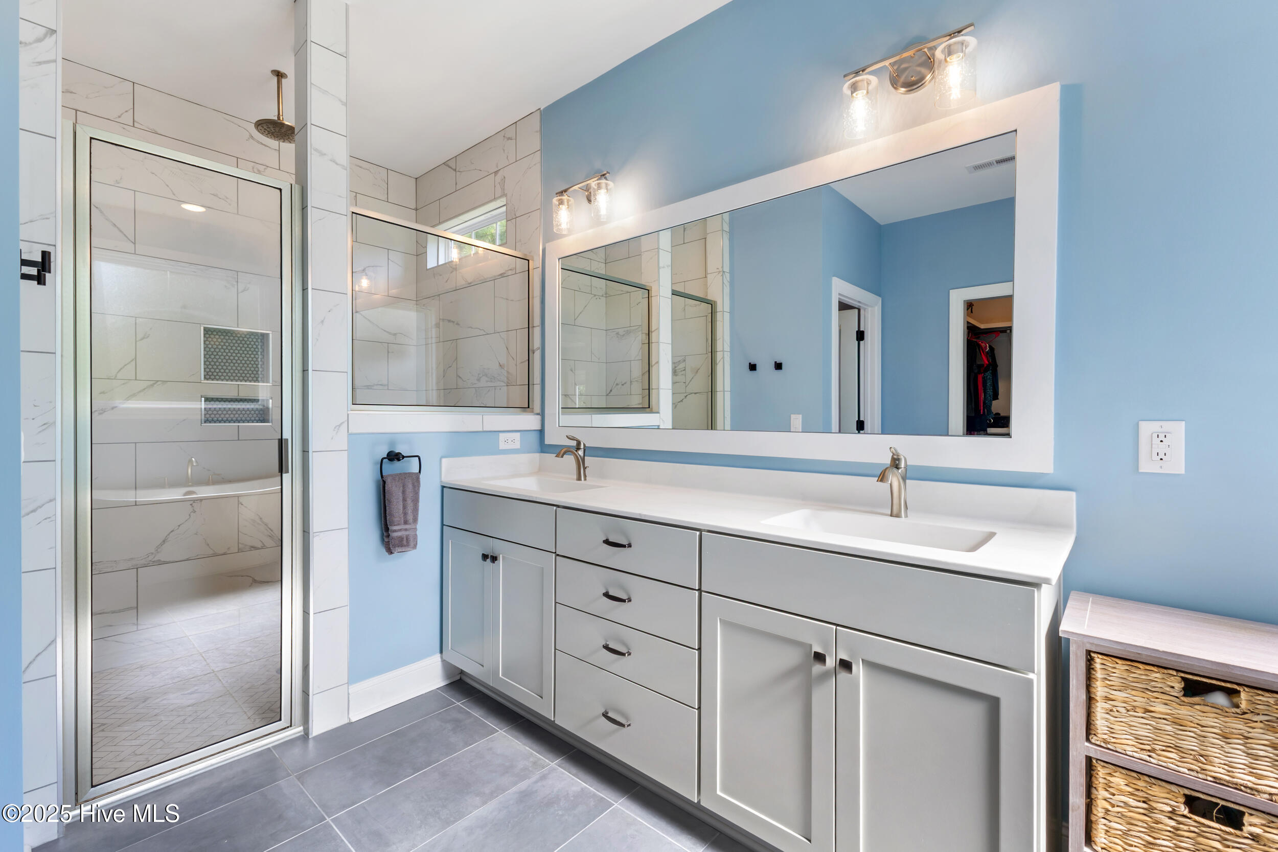 100520337 | Photo 31