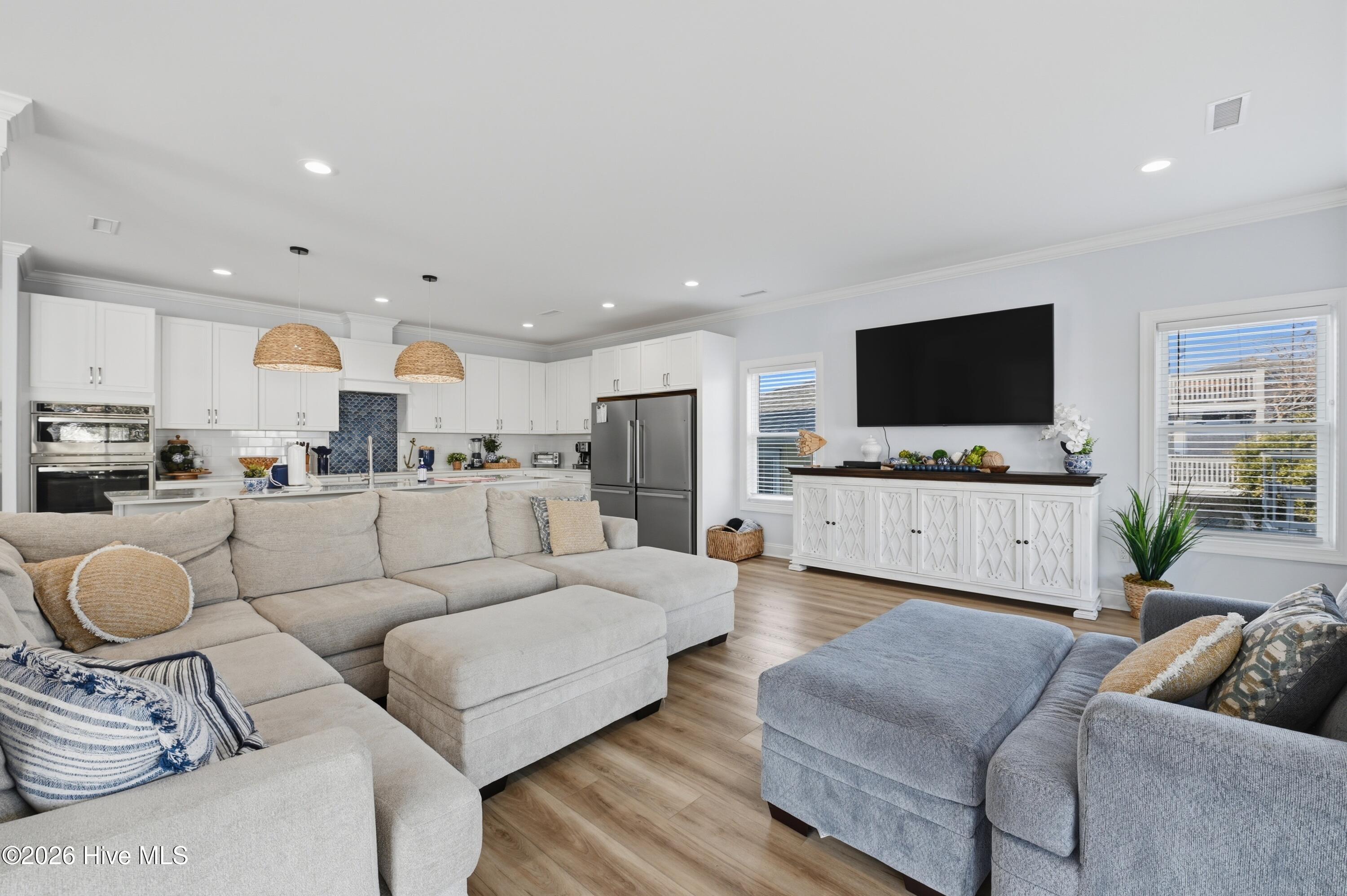 100561977 | Photo 16