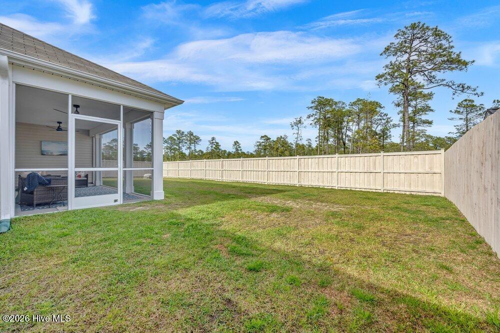 100561956 | Photo 30