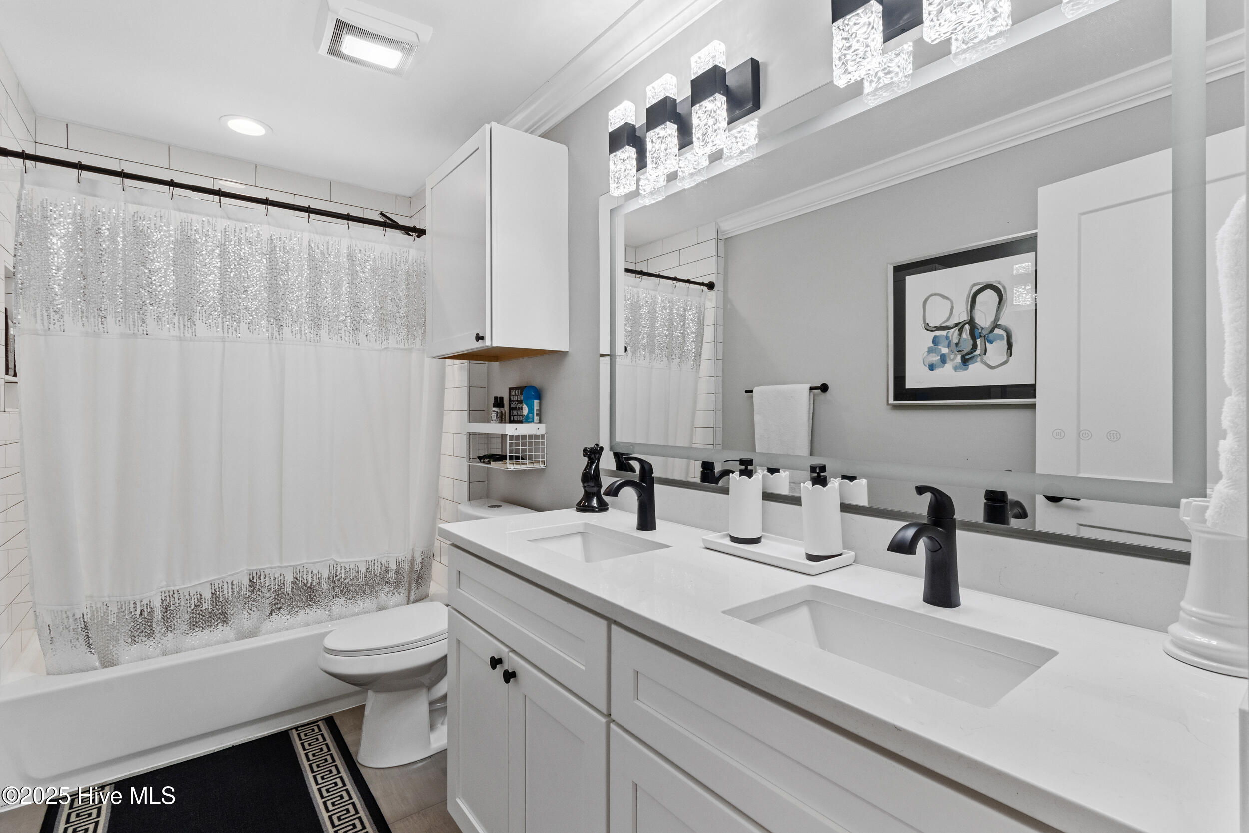 100561677 | Photo 38