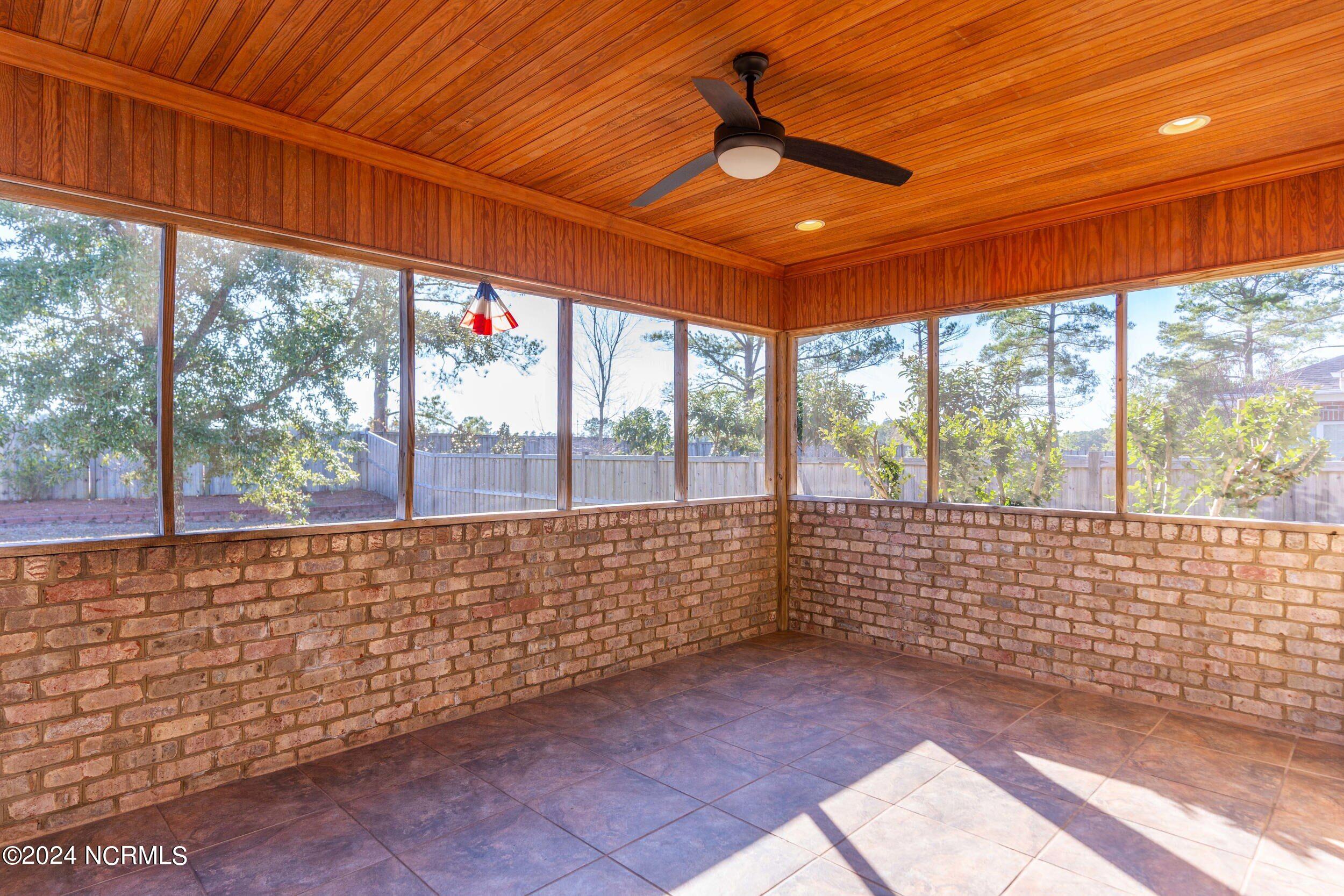 100564899 | Photo 31