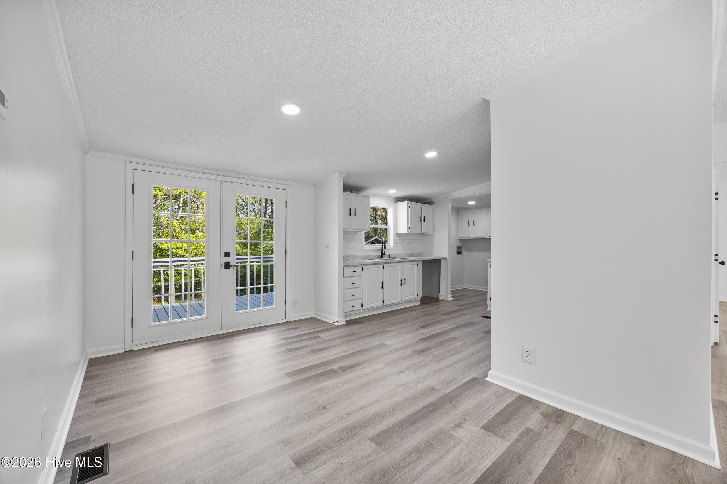 100566039 | Photo 15