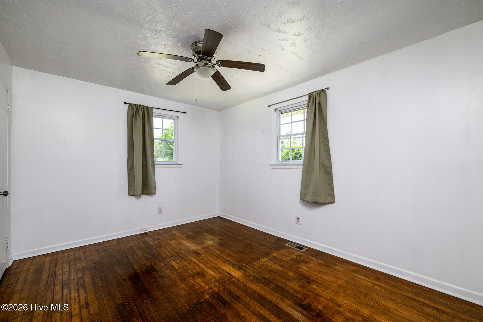 100567518 | Photo 17