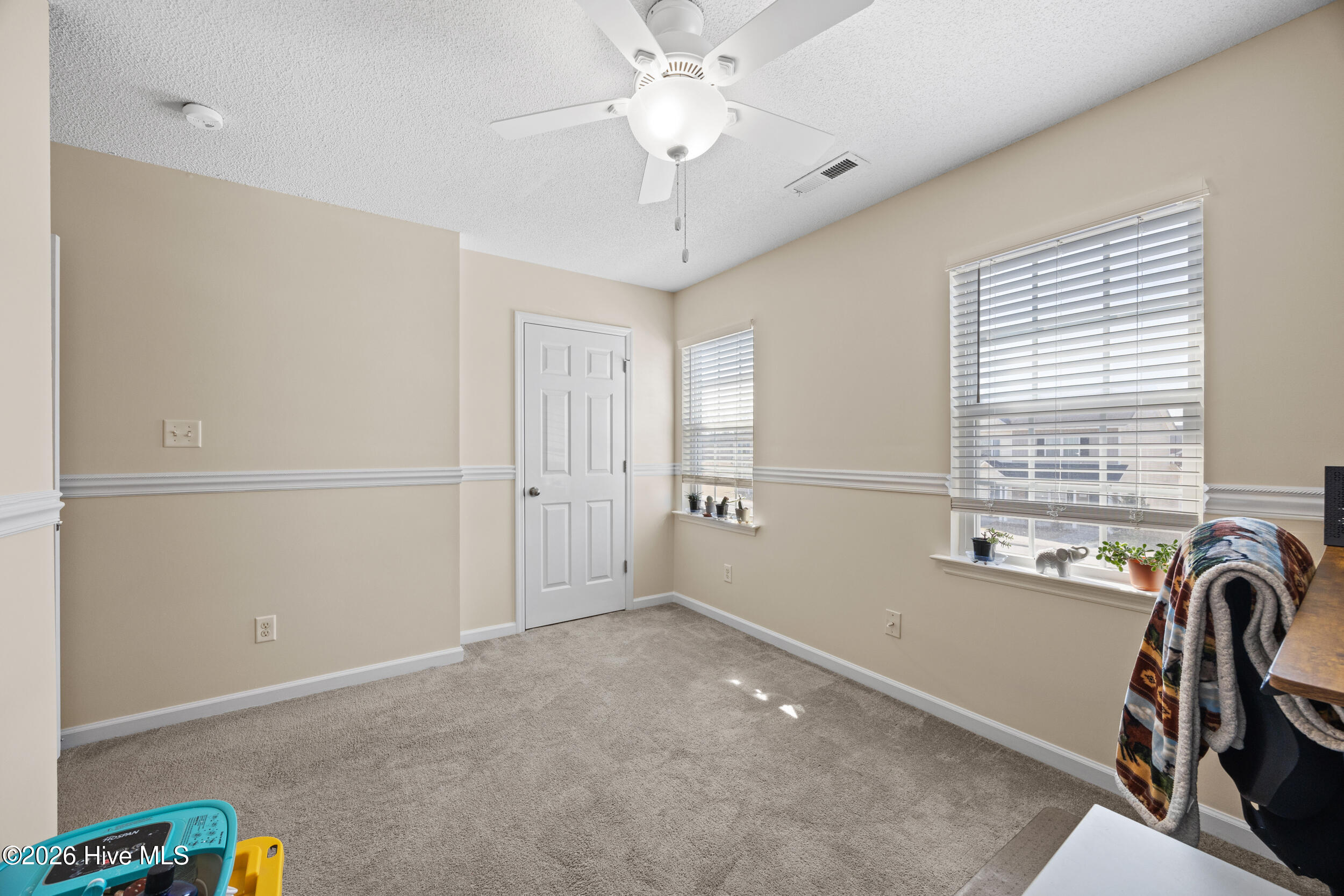 100554013 | Photo 23