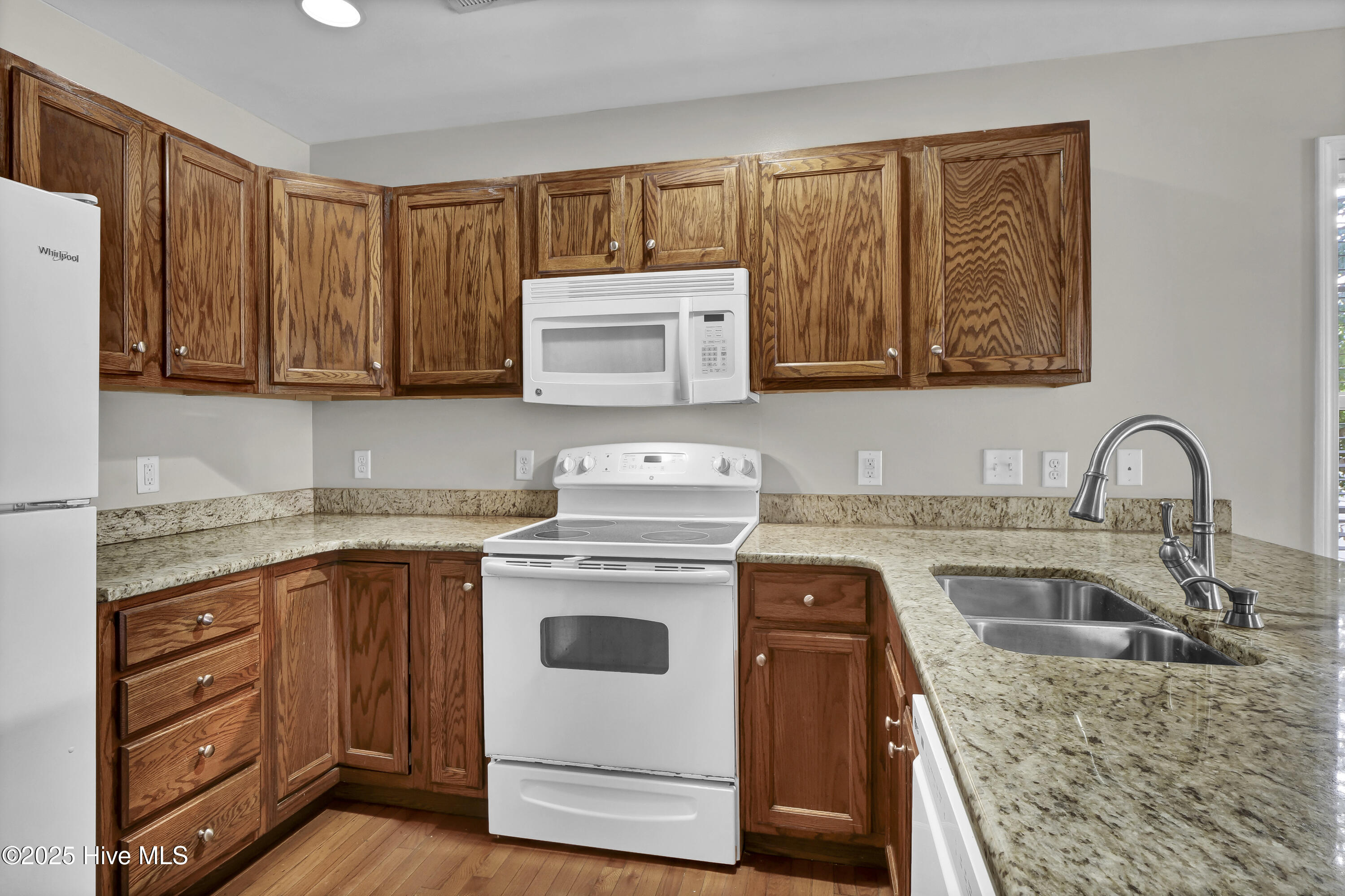 100531492 | Photo 13