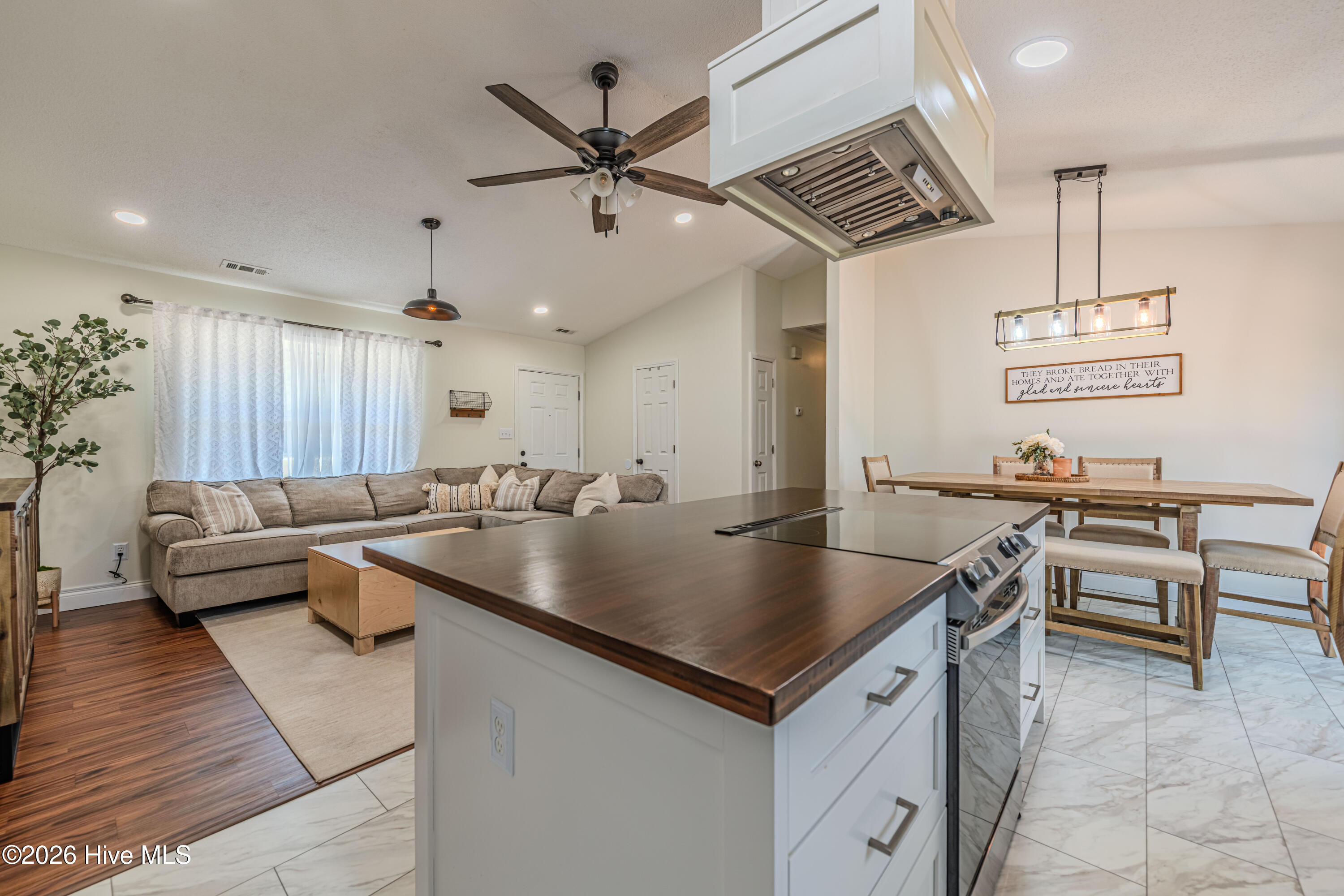 100564633 | Photo 31