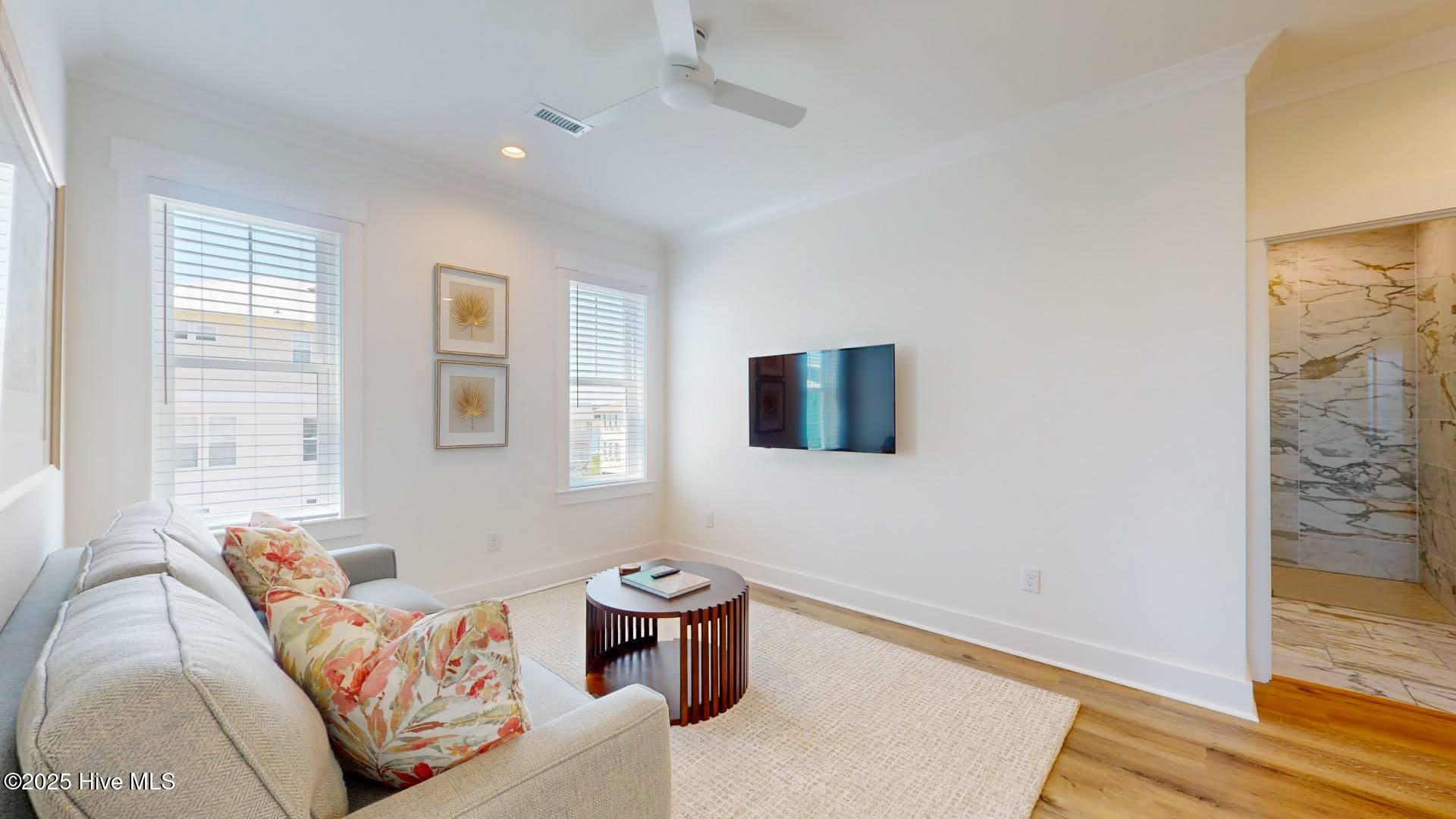 100560716 | Photo 47