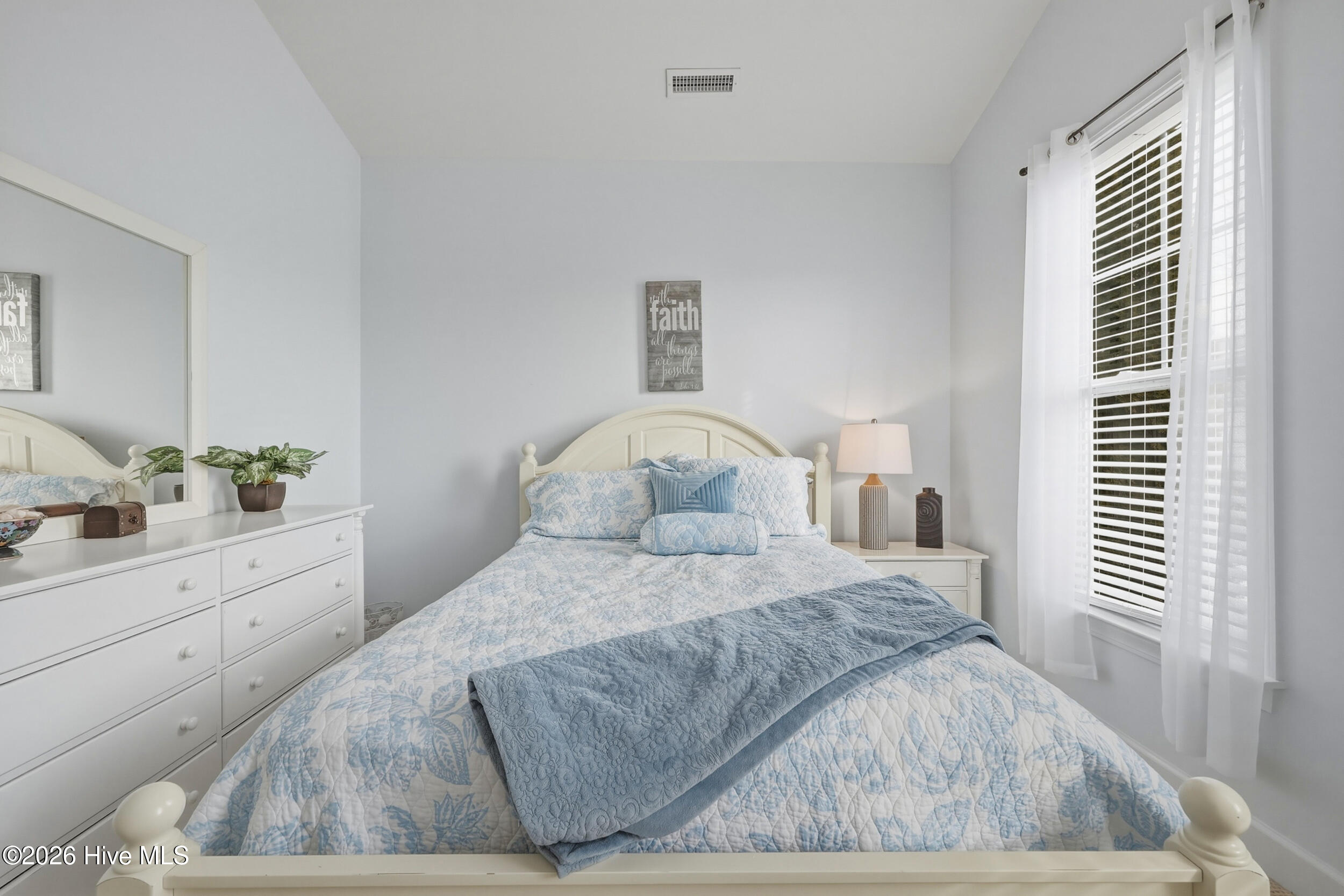 100589802 | Photo 34